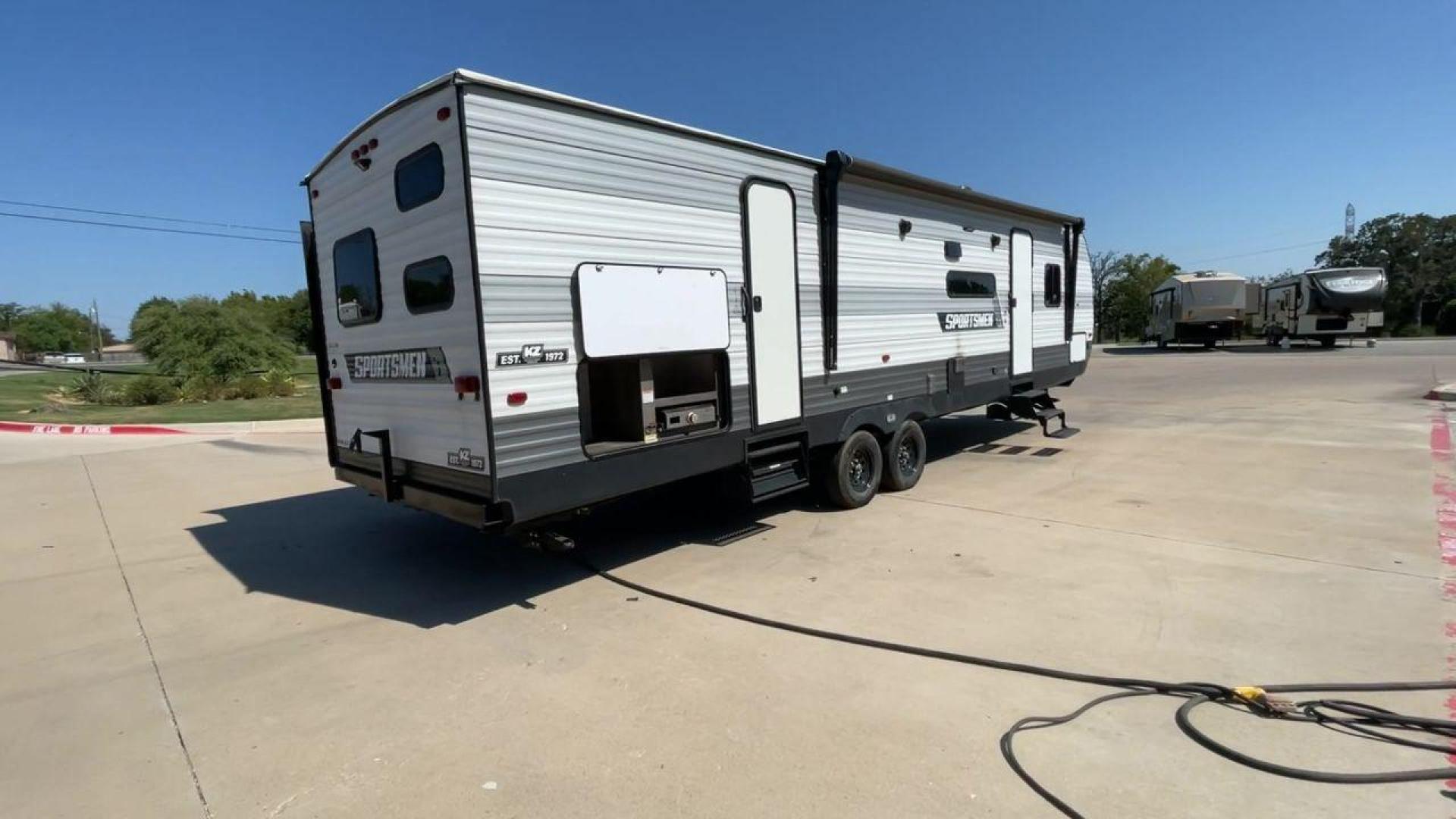 2021 KZ SPORTSMEN 312BHSE (4EZTU3223M5) , Length: 35.75 ft. | Dry Weight: 7,080 lbs. | Gross Weight: 8,800 lbs. | Slides: 2 transmission, located at 4319 N Main St, Cleburne, TX, 76033, (817) 678-5133, 32.385960, -97.391212 - The 2021 KZ Sportsmen 312BHSE is a versatile and spacious travel trailer. It is designed to accommodate families and groups seeking adventure with all the comforts of home. With an overall length of 35.75 feet, this model offers an expansive living area and a thoughtfully laid-out floor plan. Weighi - Photo#1