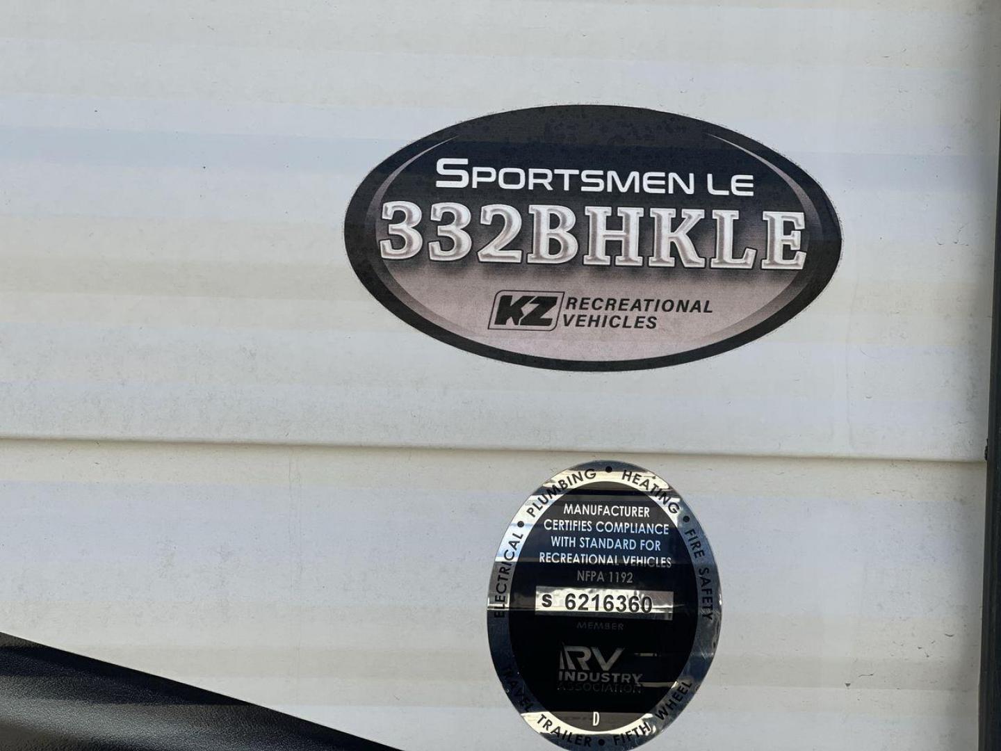 2021 KZ SPORTSMEN 332BHLE (4EZTU3428M5) , Length: 37.25 ft. | Dry Weight: 7,360 lbs.| Gross Weight: 8,800 lbs. | Slides: 2 transmission, located at 4319 N Main St, Cleburne, TX, 76033, (817) 678-5133, 32.385960, -97.391212 - The 2021 KZ Sportsmen 332BHLE is a versatile and spacious travel trailer ideal for families or groups who enjoy the outdoor lifestyle but want the comfort of home while on the road. It has a modern, durable aluminum finish, showcasing a sleek two-tone design in white and gray. The living room is ope - Photo#21