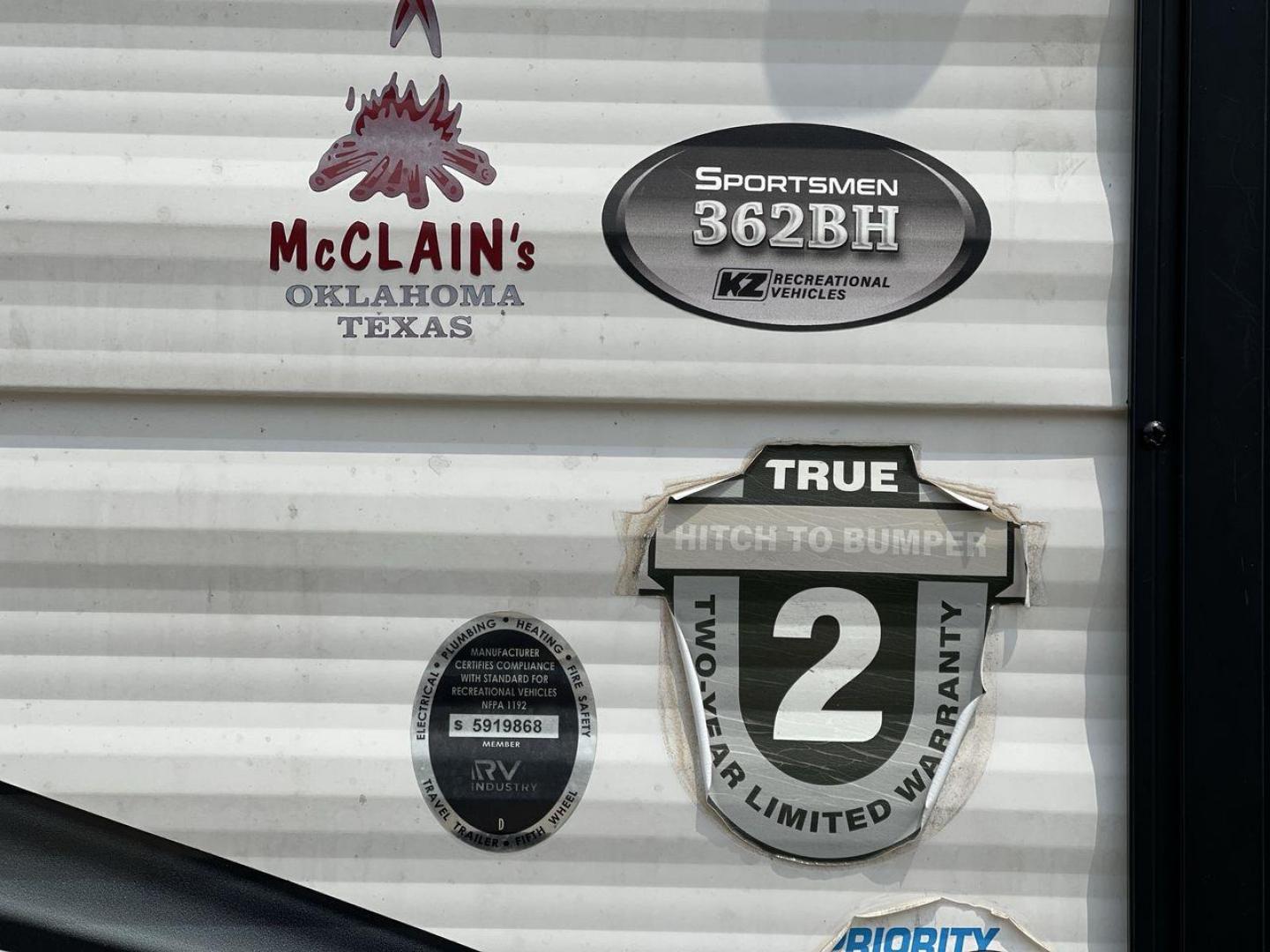 2021 KZ SPORTSMEN 362BH (4EZTS3727M5) , Length: 40.75 ft. | Dry Weight: 8,280 lbs. | Gross Weight: 10,460 lbs. | Slides: 2 transmission, located at 4319 N Main St, Cleburne, TX, 76033, (817) 678-5133, 32.385960, -97.391212 - Photo#21