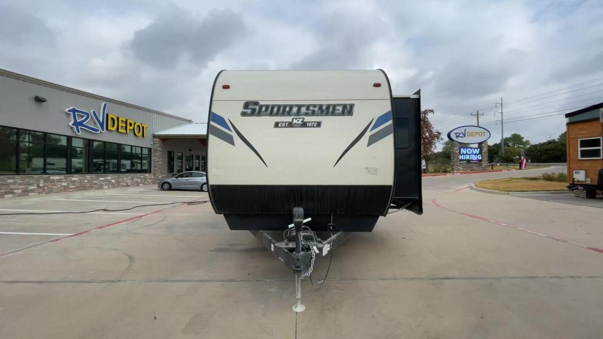 2021 WHITE KZ SPORTSMEN 363RL (4EZTS3722M5) , Length: 40.75 ft | Dry Weight: 8,910 lbs | GVWR: 10,460 lbs | Slides: 3 transmission, located at 4319 N Main St, Cleburne, TX, 76033, (817) 678-5133, 32.385960, -97.391212 - Experience the ultimate in comfort and elegance with the 2021 KZ Sportsmen 363RL travel trailer. The comfort and style you require for your outdoor experiences are provided by this roomy and feature-rich RV. The dimensions of this unit are 40.75 ft in length, 8 ft in width, and 11.33 ft in height. I - Photo#4