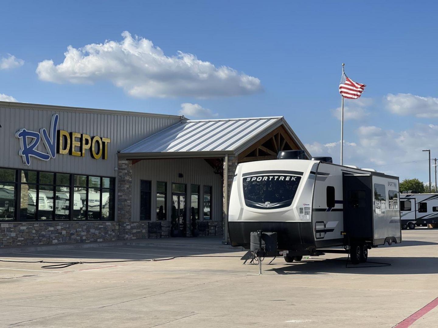 2021 KZ SPORTTREK 271VMB (4EZT12725M8) , located at 4319 N Main St, Cleburne, TX, 76033, (817) 678-5133, 32.385960, -97.391212 - Photo#0