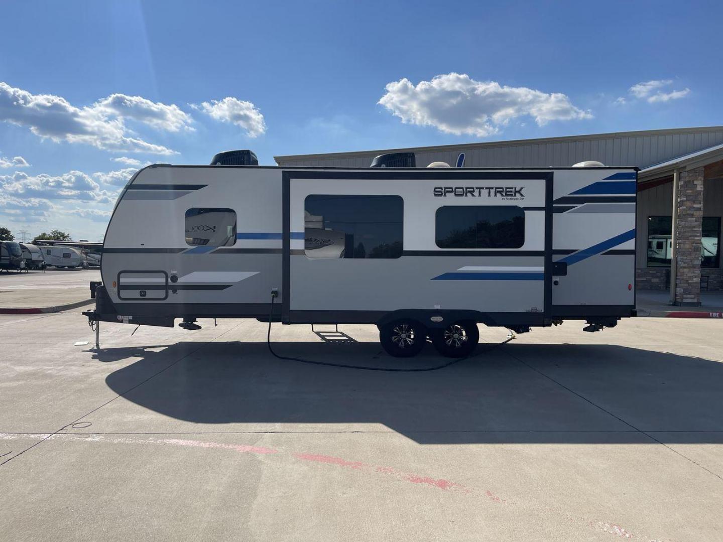 2021 KZ SPORTTREK 271VMB (4EZT12725M8) , located at 4319 N Main St, Cleburne, TX, 76033, (817) 678-5133, 32.385960, -97.391212 - Photo#23