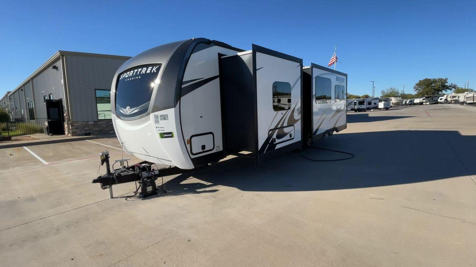 2021 KZ SPORT TREK 302VRB (4EZT13026M8) , Length: 33.5 ft. | Dry Weight: 7,570 lbs. | Slides: 2 transmission, located at 4319 N Main St, Cleburne, TX, 76033, (817) 678-5133, 32.385960, -97.391212 - Photo#5