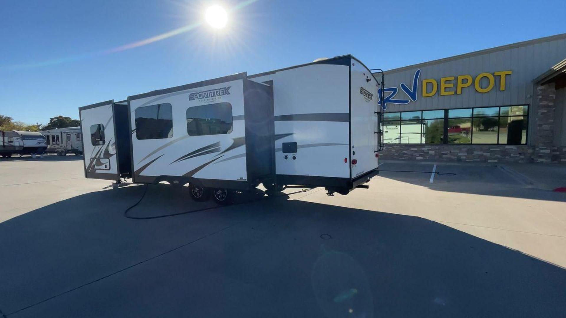 2021 KZ SPORT TREK 302VRB (4EZT13026M8) , Length: 33.5 ft. | Dry Weight: 7,570 lbs. | Slides: 2 transmission, located at 4319 N Main St, Cleburne, TX, 76033, (817) 678-5133, 32.385960, -97.391212 - Photo#7