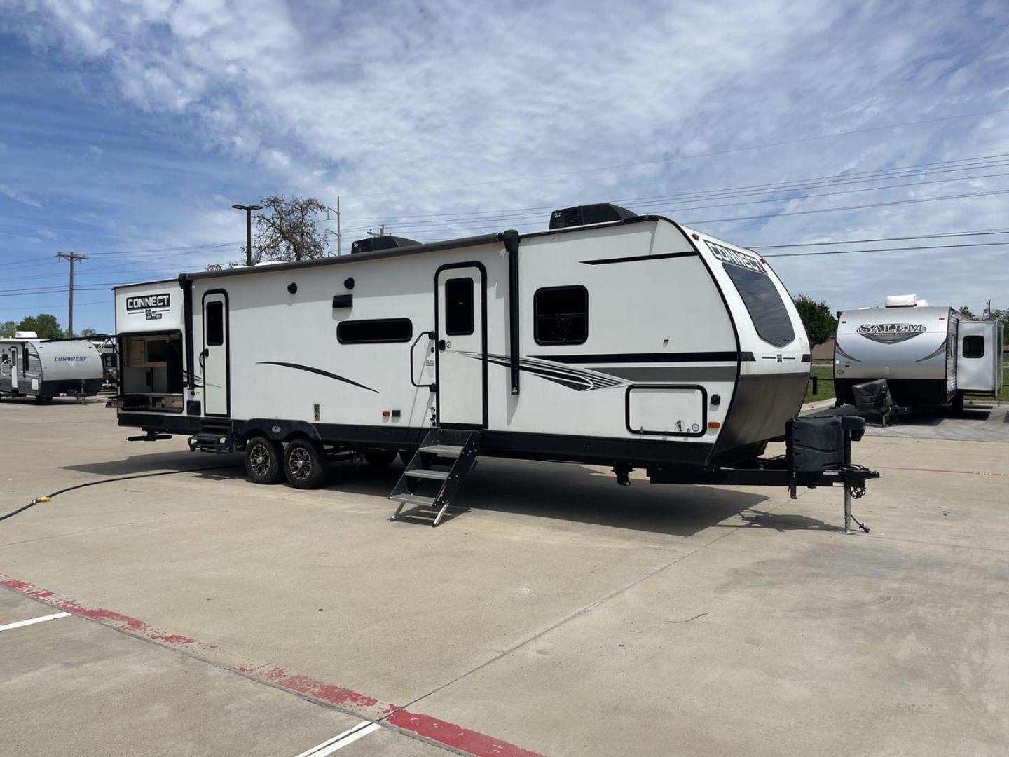 2021 K-Z CONNECT 312BHKSE (4EZTL3329M7) , located at 4319 N Main St, Cleburne, TX, 76033, (817) 678-5133, 32.385960, -97.391212 - Photo#22