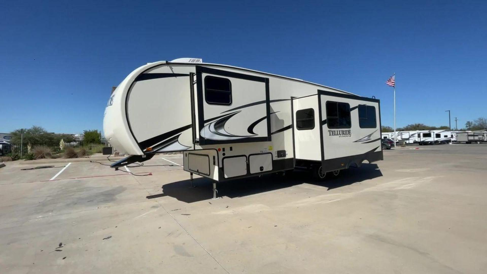 2021 STARCRAFT TELLURIDE 297BHS (1SACS0BS6M3) , Slides: 2 transmission, located at 4319 N Main St, Cleburne, TX, 76033, (817) 678-5133, 32.385960, -97.391212 - Discover the ultimate blend of luxury and adaptability with the 2021 Starcraft Telluride 297BHS. This fifth wheel comes with two slideouts and a spacious 21-foot power awning, providing plenty of room for outdoor relaxation and entertainment. Designed to comfortably accommodate up to 10 people, this - Photo#5