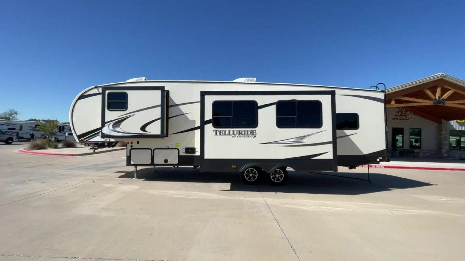 2021 STARCRAFT TELLURIDE 297BHS (1SACS0BS6M3) , Slides: 2 transmission, located at 4319 N Main St, Cleburne, TX, 76033, (817) 678-5133, 32.385960, -97.391212 - Discover the ultimate blend of luxury and adaptability with the 2021 Starcraft Telluride 297BHS. This fifth wheel comes with two slideouts and a spacious 21-foot power awning, providing plenty of room for outdoor relaxation and entertainment. Designed to comfortably accommodate up to 10 people, this - Photo#6