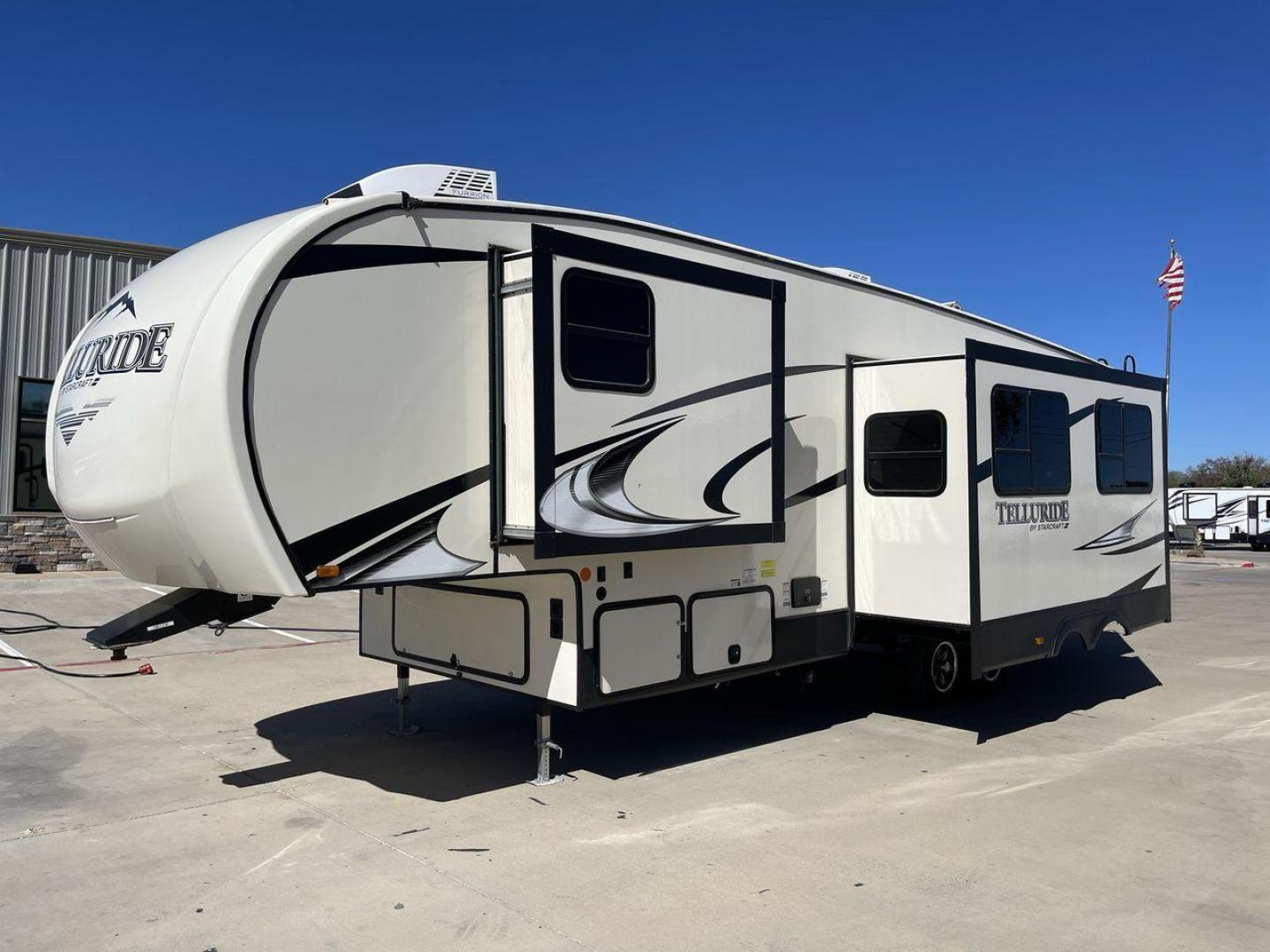 2021 STARCRAFT TELLURIDE 297BHS (1SACS0BS6M3) , Slides: 2 transmission, located at 4319 N Main St, Cleburne, TX, 76033, (817) 678-5133, 32.385960, -97.391212 - Discover the ultimate blend of luxury and adaptability with the 2021 Starcraft Telluride 297BHS. This fifth wheel comes with two slideouts and a spacious 21-foot power awning, providing plenty of room for outdoor relaxation and entertainment. Designed to comfortably accommodate up to 10 people, this - Photo#25