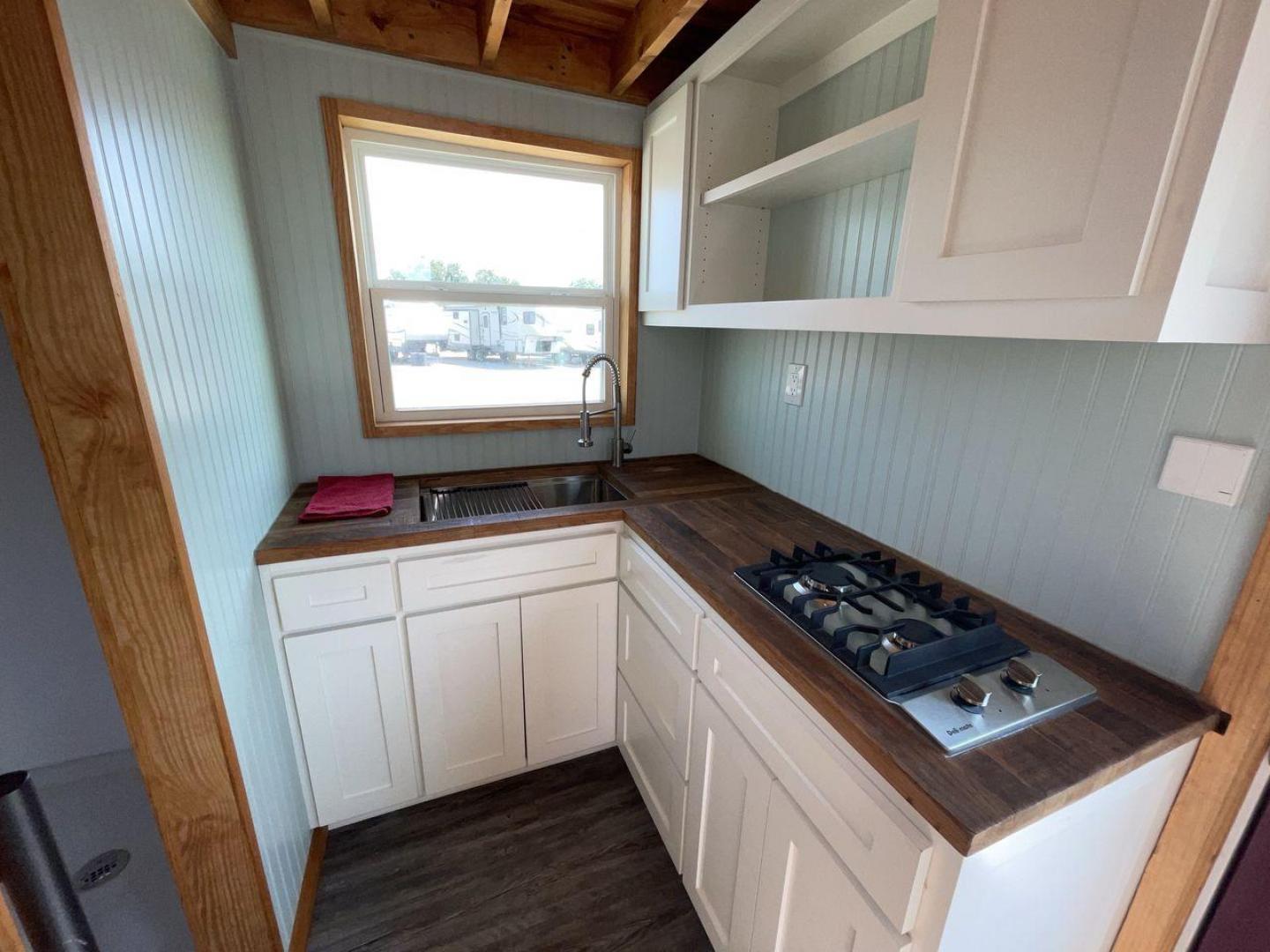 2021 TINY HOME TINY HOME (1E91U1227MM) , located at 4319 N Main St, Cleburne, TX, 76033, (817) 678-5133, 32.385960, -97.391212 - The 2021 Tiny Home 20' is a thoughtfully designed and expertly crafted tiny home that brings comfort and functionality to a whole new level. Measuring 20 feet in length, this tiny home is ingeniously designed to maximize space utilization without compromising on comfort. Its open layout creates a se - Photo#9