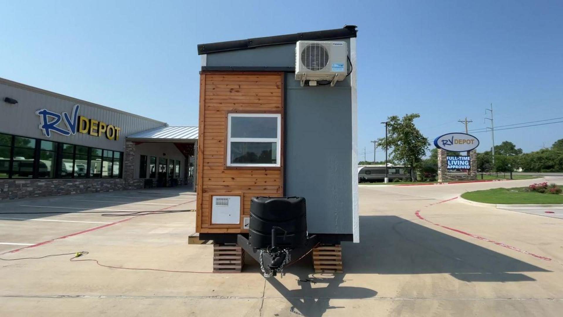 2021 TINY HOME TINY HOME (1E91U1227MM) , located at 4319 N Main St, Cleburne, TX, 76033, (817) 678-5133, 32.385960, -97.391212 - The 2021 Tiny Home 20' is a thoughtfully designed and expertly crafted tiny home that brings comfort and functionality to a whole new level. Measuring 20 feet in length, this tiny home is ingeniously designed to maximize space utilization without compromising on comfort. Its open layout creates a se - Photo#4