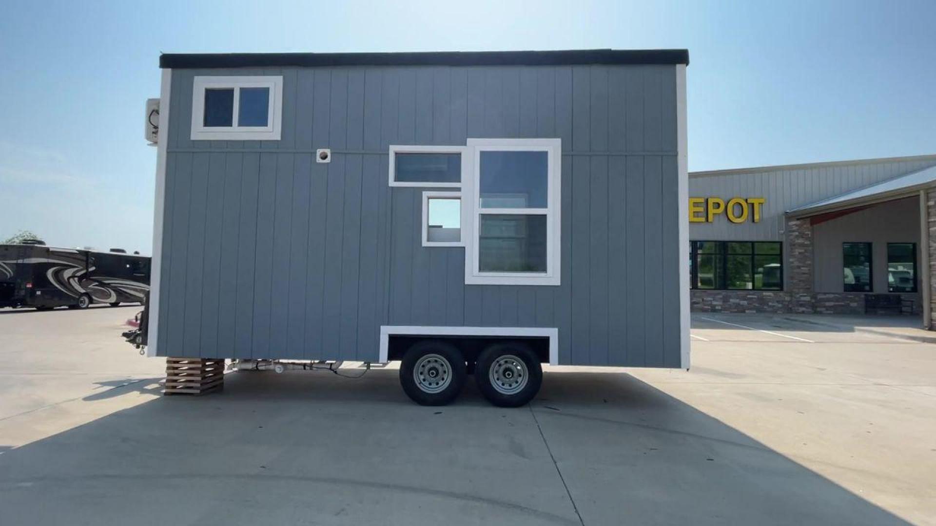 2021 TINY HOME TINY HOME (1E91U1227MM) , located at 4319 N Main St, Cleburne, TX, 76033, (817) 678-5133, 32.385960, -97.391212 - The 2021 Tiny Home 20' is a thoughtfully designed and expertly crafted tiny home that brings comfort and functionality to a whole new level. Measuring 20 feet in length, this tiny home is ingeniously designed to maximize space utilization without compromising on comfort. Its open layout creates a se - Photo#6