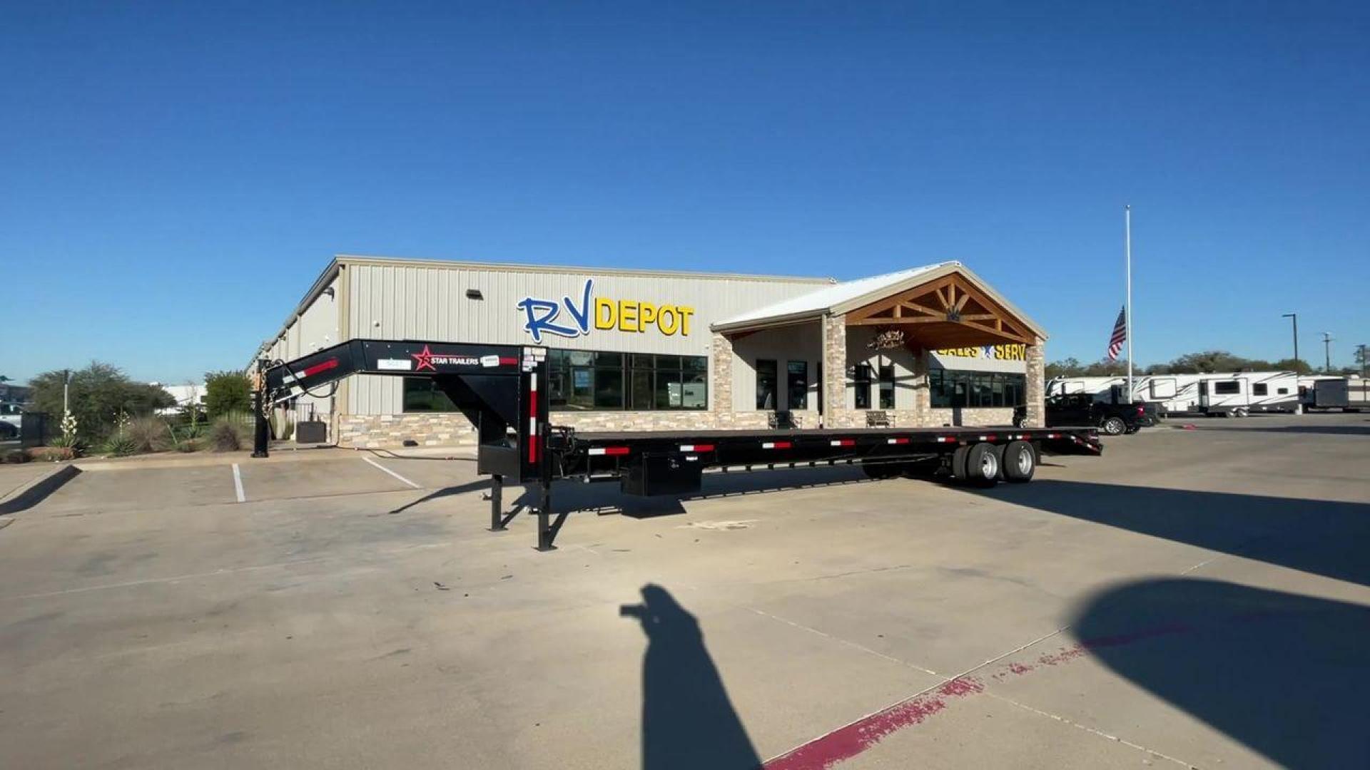 2022 AMERICAN PRIDE AP-091-FB (4A93F4029NH) , located at 4319 N Main St, Cleburne, TX, 76033, (817) 678-5133, 32.385960, -97.391212 - The 2022 American Pride AP-091-FB is a flatbed trailer, characterized by its sturdy construction and ample space for hauling various goods. The trailer features a black finish with a goose-neck hitch, making it ideal for heavy-duty towing behind larger vehicles. The design emphasizes practicality an - Photo#5