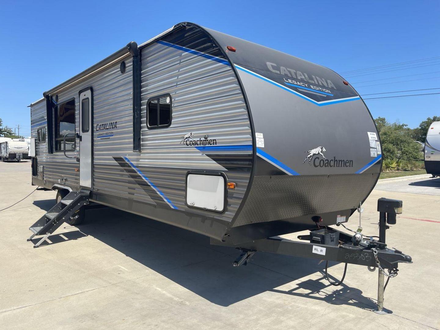 2022 COACHMEN CATALINA 283RKS (5ZT2CATB9NX) , Length: 33.67 ft. | Dry Weight: 6,777 lbs. | Gross Weight: 9,200 lbs. | Slides: 1 transmission, located at 4319 N Main St, Cleburne, TX, 76033, (817) 678-5133, 32.385960, -97.391212 - Photo#23