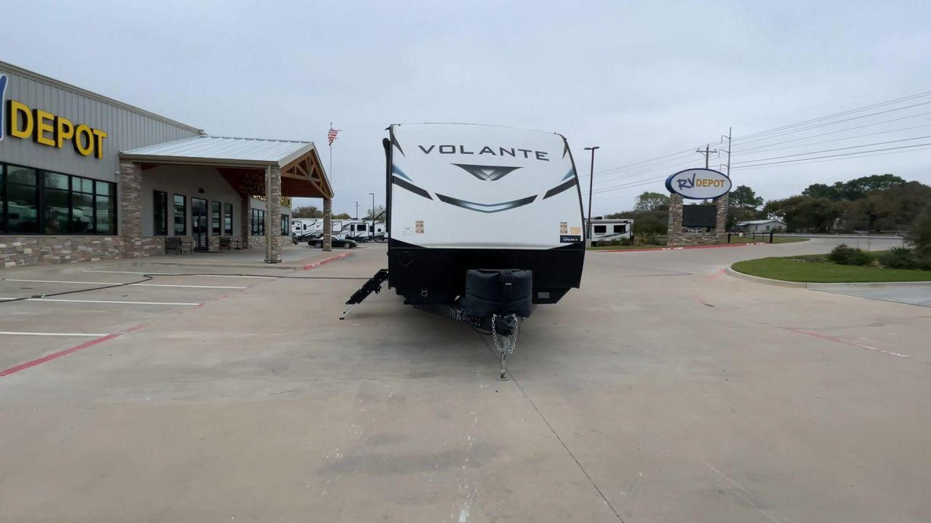 2022 CROSSROADS VOLANTE 32SB (4YDTVLR26N6) , Length: 36.92 ft. | Dry Weight: 7,022 lbs. | Gross Weight: 9,750 lbs. | Slides: 2 transmission, located at 4319 N Main St, Cleburne, TX, 76033, (817) 678-5133, 32.385960, -97.391212 - The 2022 Crossroads Volante 32SB is an excellent choice for those who seek a well-designed travel trailer with a functional layout that doesn’t compromise on comfort or style. It is spacious with a length of 36.92 feet, a dry weight of 7,022 lbs and a gross weight of 9,750 lbs. This RV includes tw - Photo#4