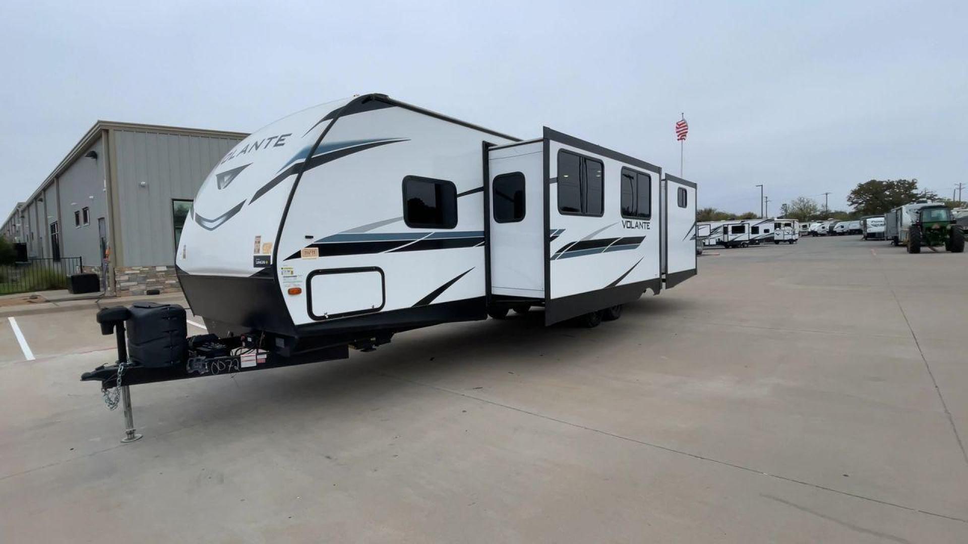 2022 CROSSROADS VOLANTE 32SB (4YDTVLR26N6) , Length: 36.92 ft. | Dry Weight: 7,022 lbs. | Gross Weight: 9,750 lbs. | Slides: 2 transmission, located at 4319 N Main St, Cleburne, TX, 76033, (817) 678-5133, 32.385960, -97.391212 - The 2022 Crossroads Volante 32SB is an excellent choice for those who seek a well-designed travel trailer with a functional layout that doesn’t compromise on comfort or style. It is spacious with a length of 36.92 feet, a dry weight of 7,022 lbs and a gross weight of 9,750 lbs. This RV includes tw - Photo#5