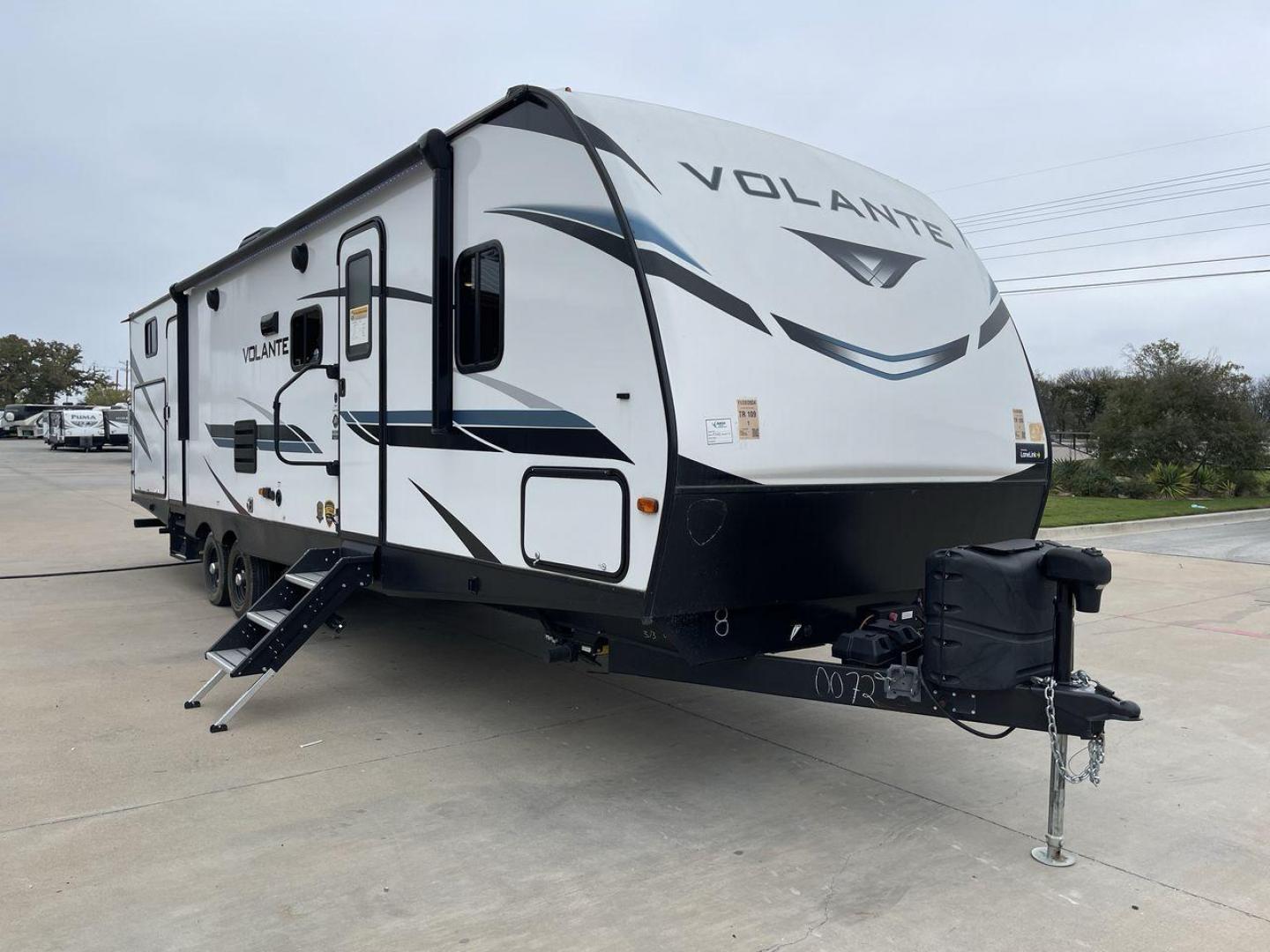 2022 CROSSROADS VOLANTE 32SB (4YDTVLR26N6) , Length: 36.92 ft. | Dry Weight: 7,022 lbs. | Gross Weight: 9,750 lbs. | Slides: 2 transmission, located at 4319 N Main St, Cleburne, TX, 76033, (817) 678-5133, 32.385960, -97.391212 - The 2022 Crossroads Volante 32SB is an excellent choice for those who seek a well-designed travel trailer with a functional layout that doesn’t compromise on comfort or style. It is spacious with a length of 36.92 feet, a dry weight of 7,022 lbs and a gross weight of 9,750 lbs. This RV includes tw - Photo#22