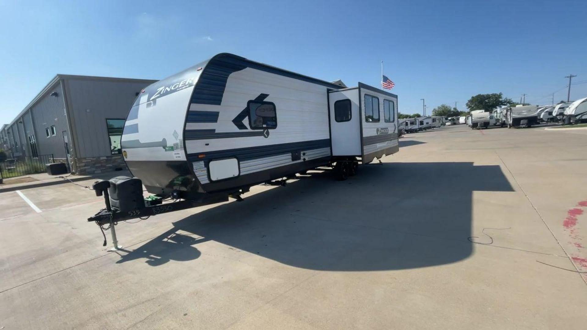 2022 CROSSROADS ZINGER 280RK (4YDTZRN28NS) , Length: 32.92 ft. | Dry Weight: 6,660 lbs. | Gross Weight: 9,610 lbs. | Slides: 1 transmission, located at 4319 N Main St, Cleburne, TX, 76033, (817) 678-5133, 32.385960, -97.391212 - Photo#5