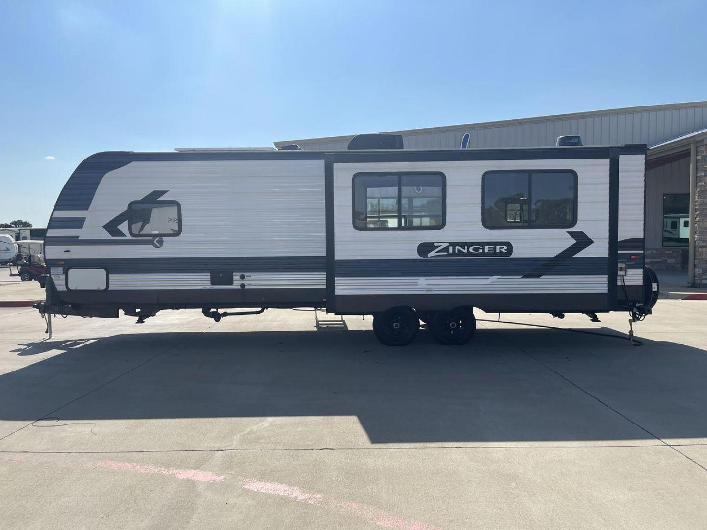 2022 CROSSROADS ZINGER 280RK (4YDTZRN28NS) , Length: 32.92 ft. | Dry Weight: 6,660 lbs. | Gross Weight: 9,610 lbs. | Slides: 1 transmission, located at 4319 N Main St, Cleburne, TX, 76033, (817) 678-5133, 32.385960, -97.391212 - Photo#23