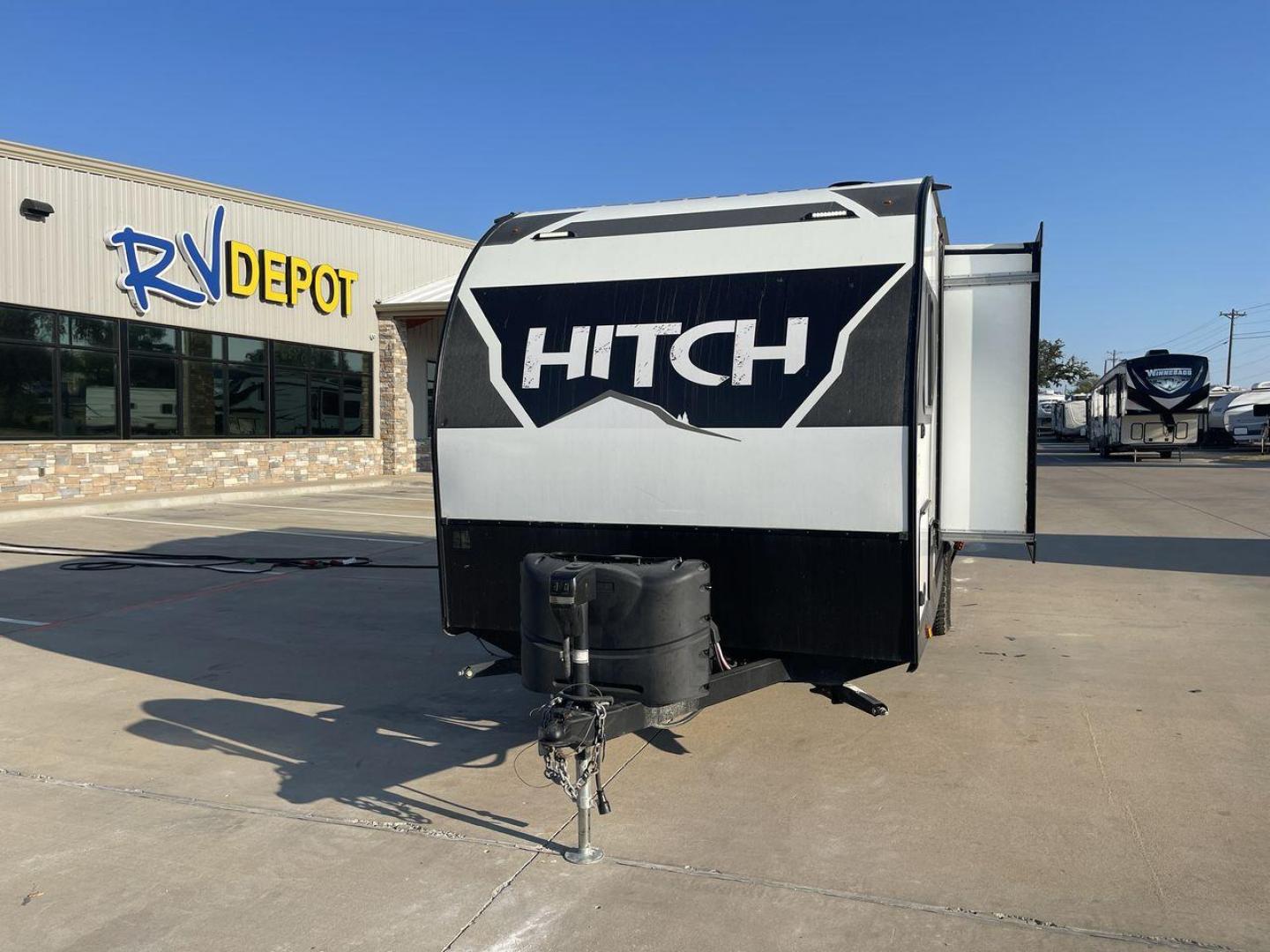 2022 CRUISER RV HITCH 18BHS (5RXRB2319N1) , Length: 22 ft | Dry Weight: 4,030 lbs | Gross Weight: 5,000 lbs | Slides: 1 transmission, located at 4319 N Main St, Cleburne, TX, 76033, (817) 678-5133, 32.385960, -97.391212 - The 2022 Cruiser RV Corp Hitch 18BHS is a compact yet feature-packed travel trailer perfect for those who value comfort and convenience during their travels. Featuring a sleek and modern exterior design, this lightweight trailer measures approximately 22 feet in length, making it easy to tow and man - Photo#0