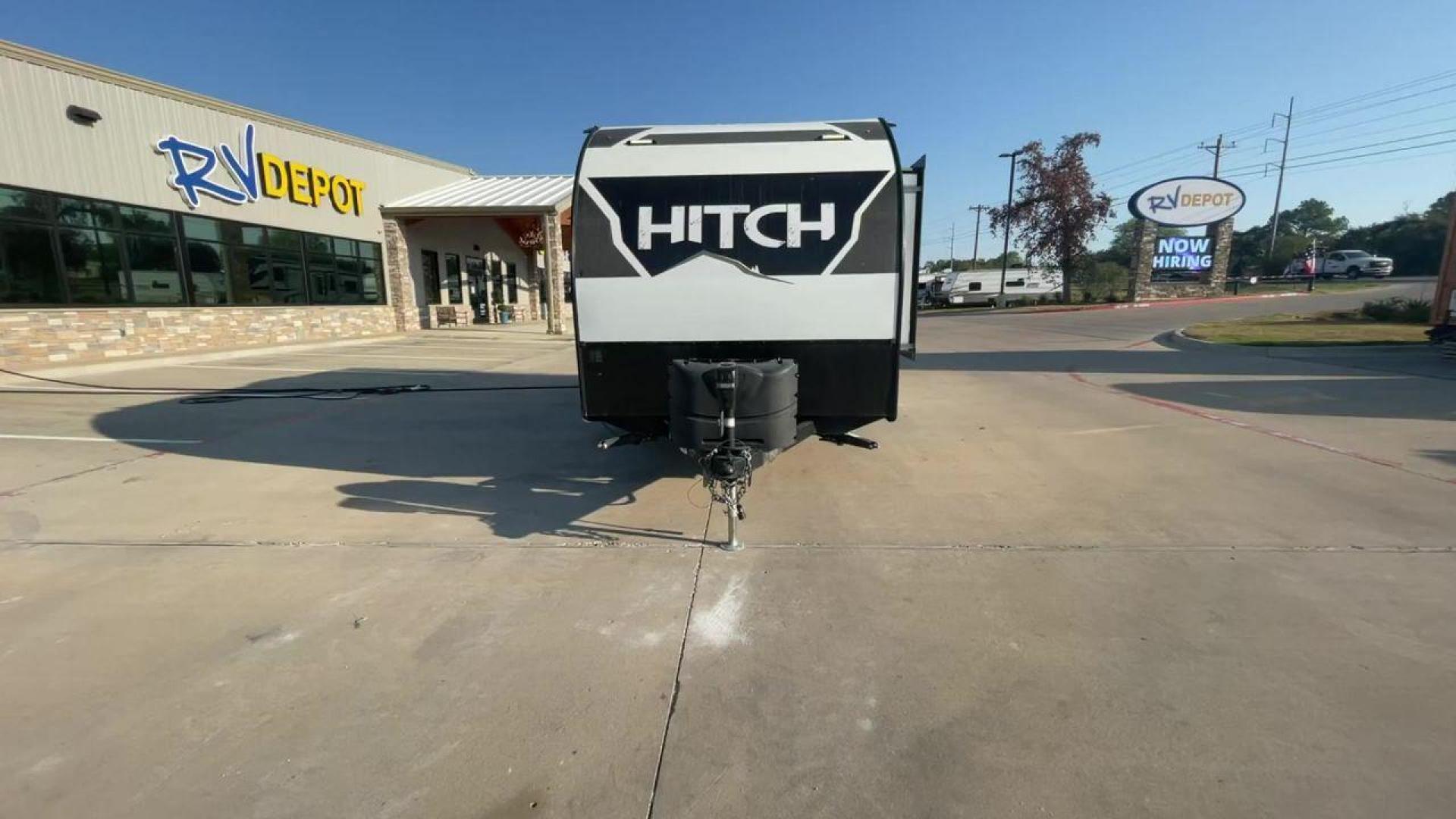 2022 CRUISER RV HITCH 18BHS (5RXRB2319N1) , Length: 22 ft | Dry Weight: 4,030 lbs | Gross Weight: 5,000 lbs | Slides: 1 transmission, located at 4319 N Main St, Cleburne, TX, 76033, (817) 678-5133, 32.385960, -97.391212 - The 2022 Cruiser RV Corp Hitch 18BHS is a compact yet feature-packed travel trailer perfect for those who value comfort and convenience during their travels. Featuring a sleek and modern exterior design, this lightweight trailer measures approximately 22 feet in length, making it easy to tow and man - Photo#4