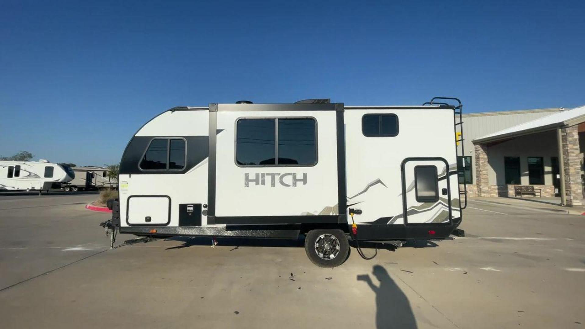 2022 CRUISER RV HITCH 18BHS (5RXRB2319N1) , Length: 22 ft | Dry Weight: 4,030 lbs | Gross Weight: 5,000 lbs | Slides: 1 transmission, located at 4319 N Main St, Cleburne, TX, 76033, (817) 678-5133, 32.385960, -97.391212 - The 2022 Cruiser RV Corp Hitch 18BHS is a compact yet feature-packed travel trailer perfect for those who value comfort and convenience during their travels. Featuring a sleek and modern exterior design, this lightweight trailer measures approximately 22 feet in length, making it easy to tow and man - Photo#6