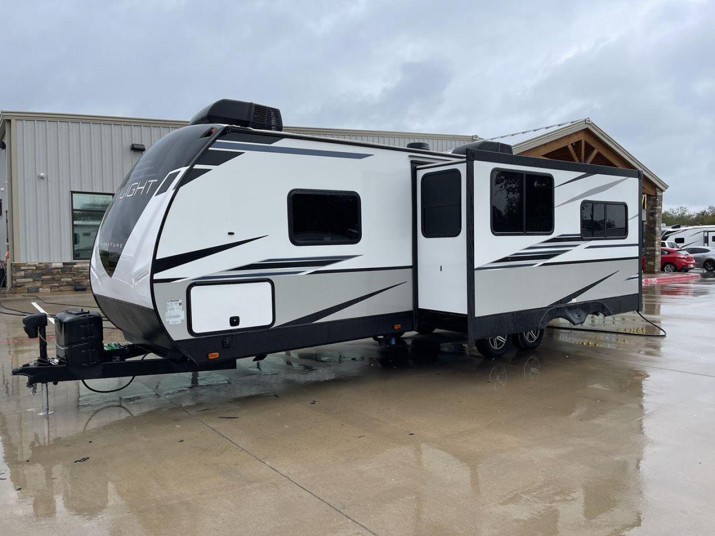 2022 CRUISER RV TWILIGHT TWS2620 (5RXPB3129N1) , Length: 30.83 ft. | Dry Weight: 6,220 lbs. | Gross Weight: 7,772 lbs. | Slides: 1 transmission, located at 4319 N Main St, Cleburne, TX, 76033, (817) 678-5133, 32.385960, -97.391212 - Photo#0