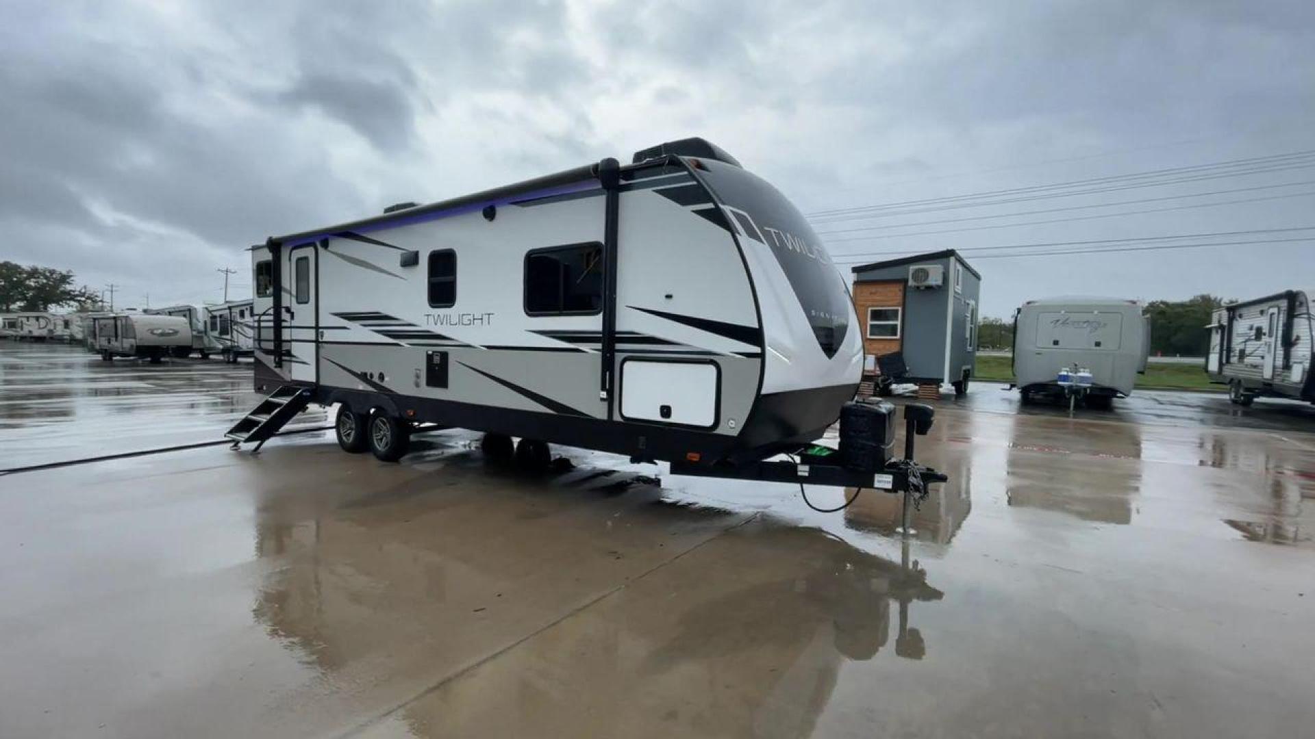 2022 CRUISER RV TWILIGHT TWS2620 (5RXPB3129N1) , Length: 30.83 ft. | Dry Weight: 6,220 lbs. | Gross Weight: 7,772 lbs. | Slides: 1 transmission, located at 4319 N Main St, Cleburne, TX, 76033, (817) 678-5133, 32.385960, -97.391212 - Photo#3