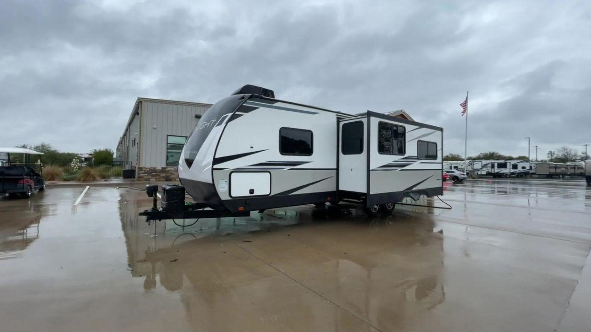 2022 CRUISER RV TWILIGHT TWS2620 (5RXPB3129N1) , Length: 30.83 ft. | Dry Weight: 6,220 lbs. | Gross Weight: 7,772 lbs. | Slides: 1 transmission, located at 4319 N Main St, Cleburne, TX, 76033, (817) 678-5133, 32.385960, -97.391212 - Photo#5