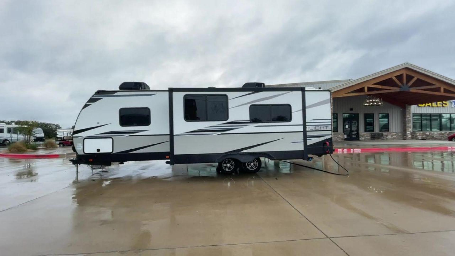 2022 CRUISER RV TWILIGHT TWS2620 (5RXPB3129N1) , Length: 30.83 ft. | Dry Weight: 6,220 lbs. | Gross Weight: 7,772 lbs. | Slides: 1 transmission, located at 4319 N Main St, Cleburne, TX, 76033, (817) 678-5133, 32.385960, -97.391212 - Photo#6