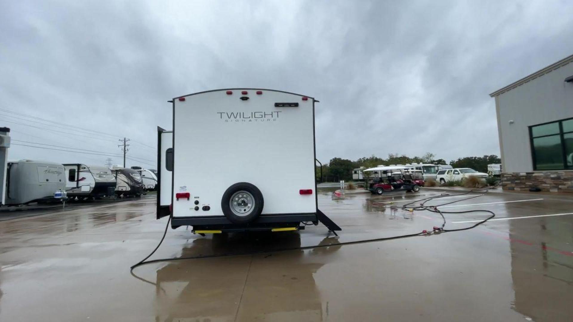 2022 CRUISER RV TWILIGHT TWS2620 (5RXPB3129N1) , Length: 30.83 ft. | Dry Weight: 6,220 lbs. | Gross Weight: 7,772 lbs. | Slides: 1 transmission, located at 4319 N Main St, Cleburne, TX, 76033, (817) 678-5133, 32.385960, -97.391212 - Photo#8