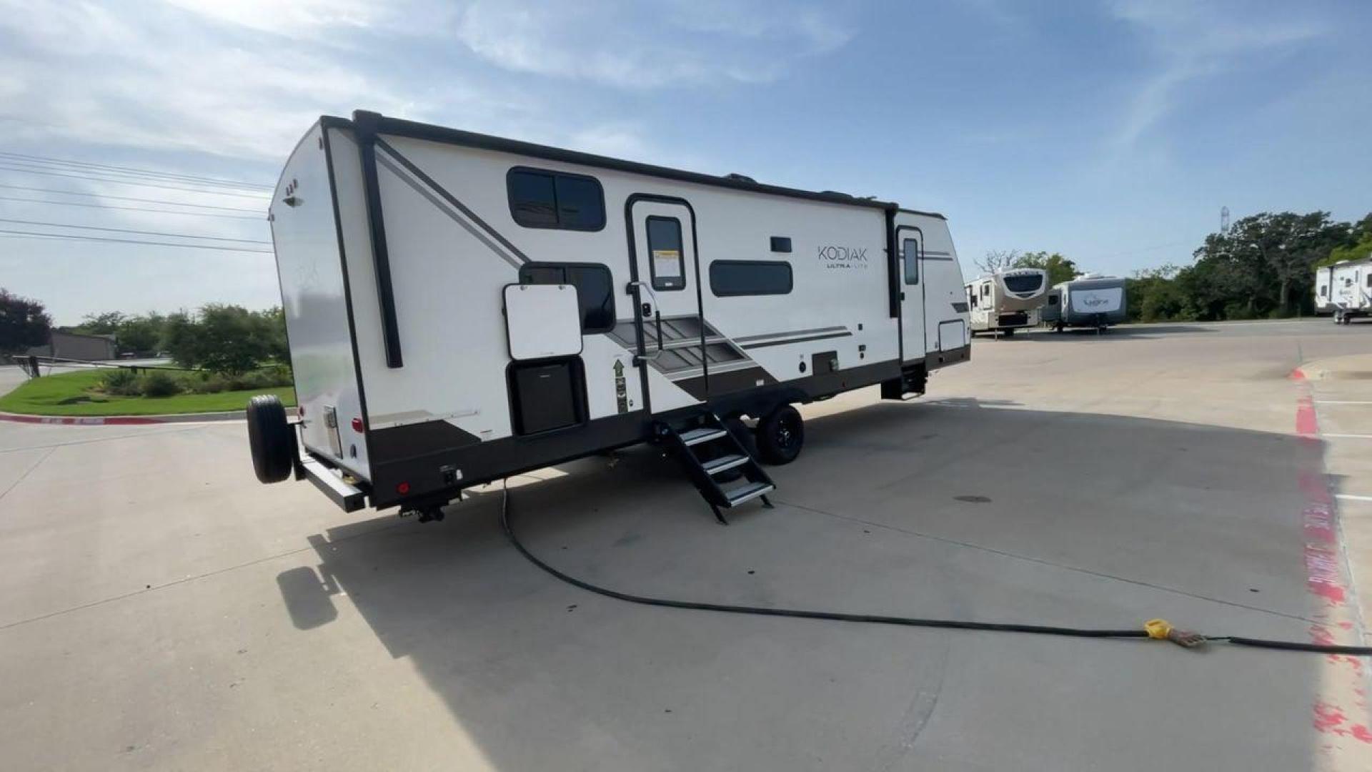 2022 DUTCHMEN ASPEN TRAIL 289BHSL (4YDTKDN24NJ) , Length: 32.92 ft. | Dry Weight: 5,807 lbs. | Slides: 1 transmission, located at 4319 N Main St, Cleburne, TX, 76033, (817) 678-5133, 32.385960, -97.391212 - Photo#1