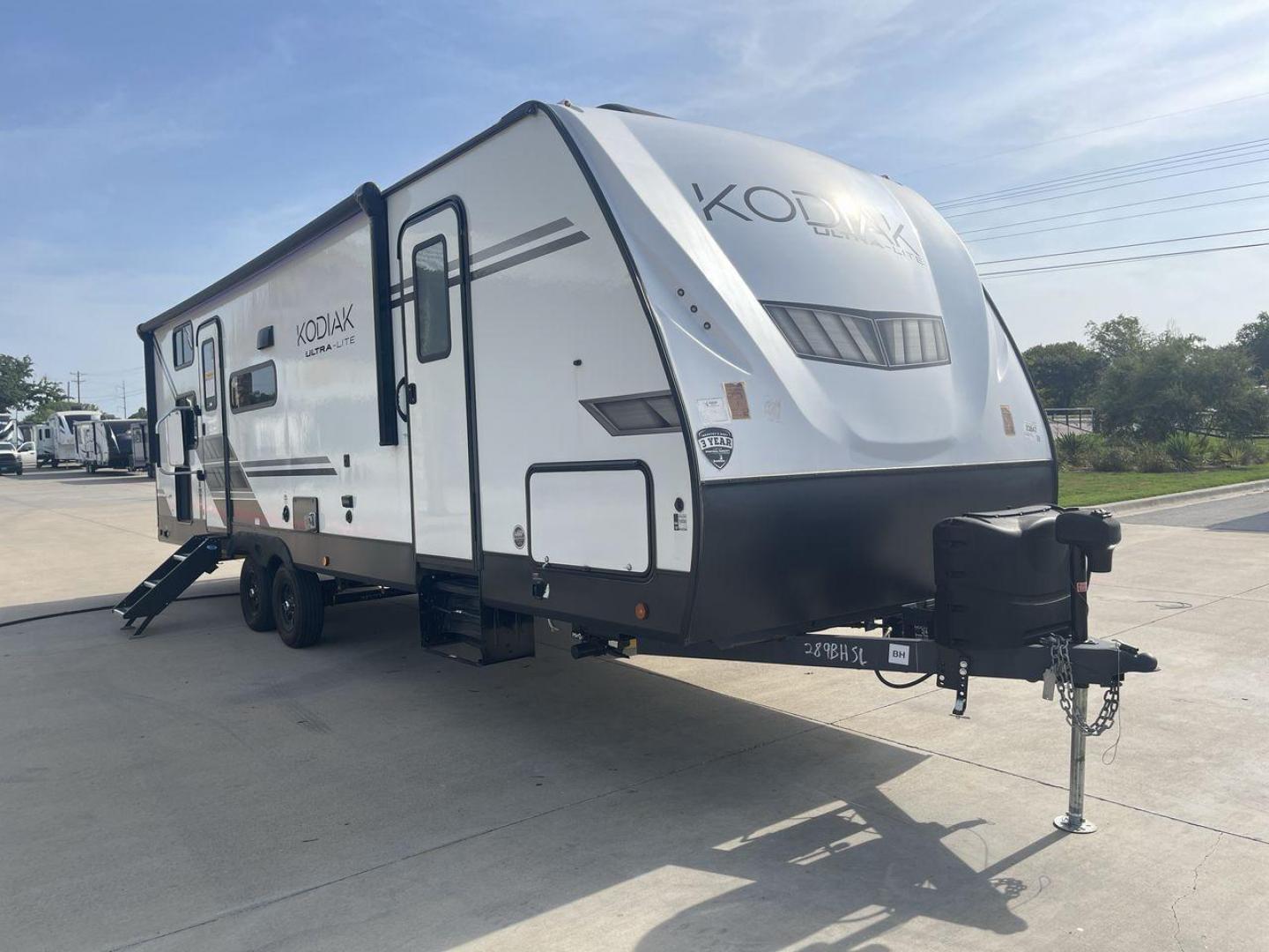 2022 DUTCHMEN ASPEN TRAIL 289BHSL (4YDTKDN24NJ) , Length: 32.92 ft. | Dry Weight: 5,807 lbs. | Slides: 1 transmission, located at 4319 N Main St, Cleburne, TX, 76033, (817) 678-5133, 32.385960, -97.391212 - Photo#23