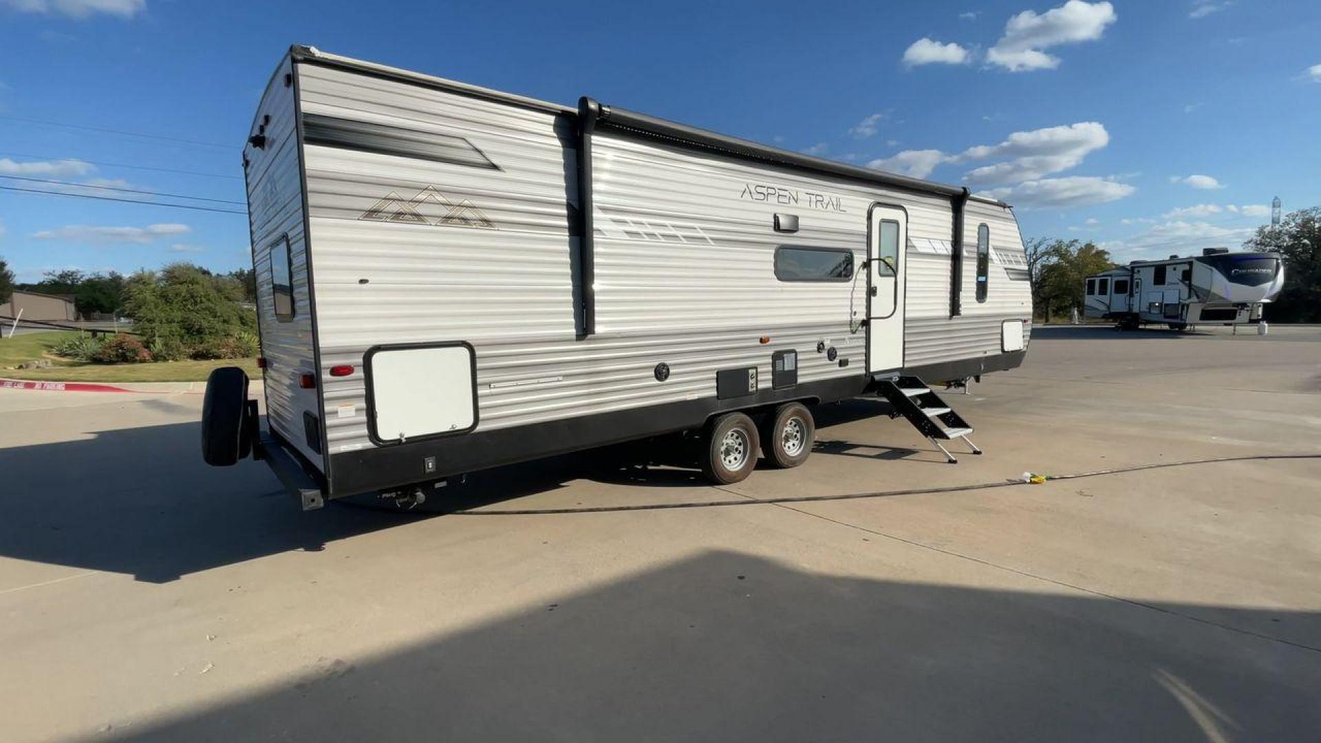 2022 DUTCHMEN ASPEN TRAIL 3120BHS (4YDTATP25N8) , Length: 35.08 ft. | Dry Weight: 6,872 lbs. | Slides: 2 transmission, located at 4319 N Main St, Cleburne, TX, 76033, (817) 678-5133, 32.385960, -97.391212 - The 2022 Dutchmen Aspen Trail 3120BHS is a spacious and family-friendly travel trailer designed for outdoor adventures while providing the comforts of home. With its versatile layout, ample sleeping accommodations, and well-appointed features, this model is perfect for larger families or groups look - Photo#1