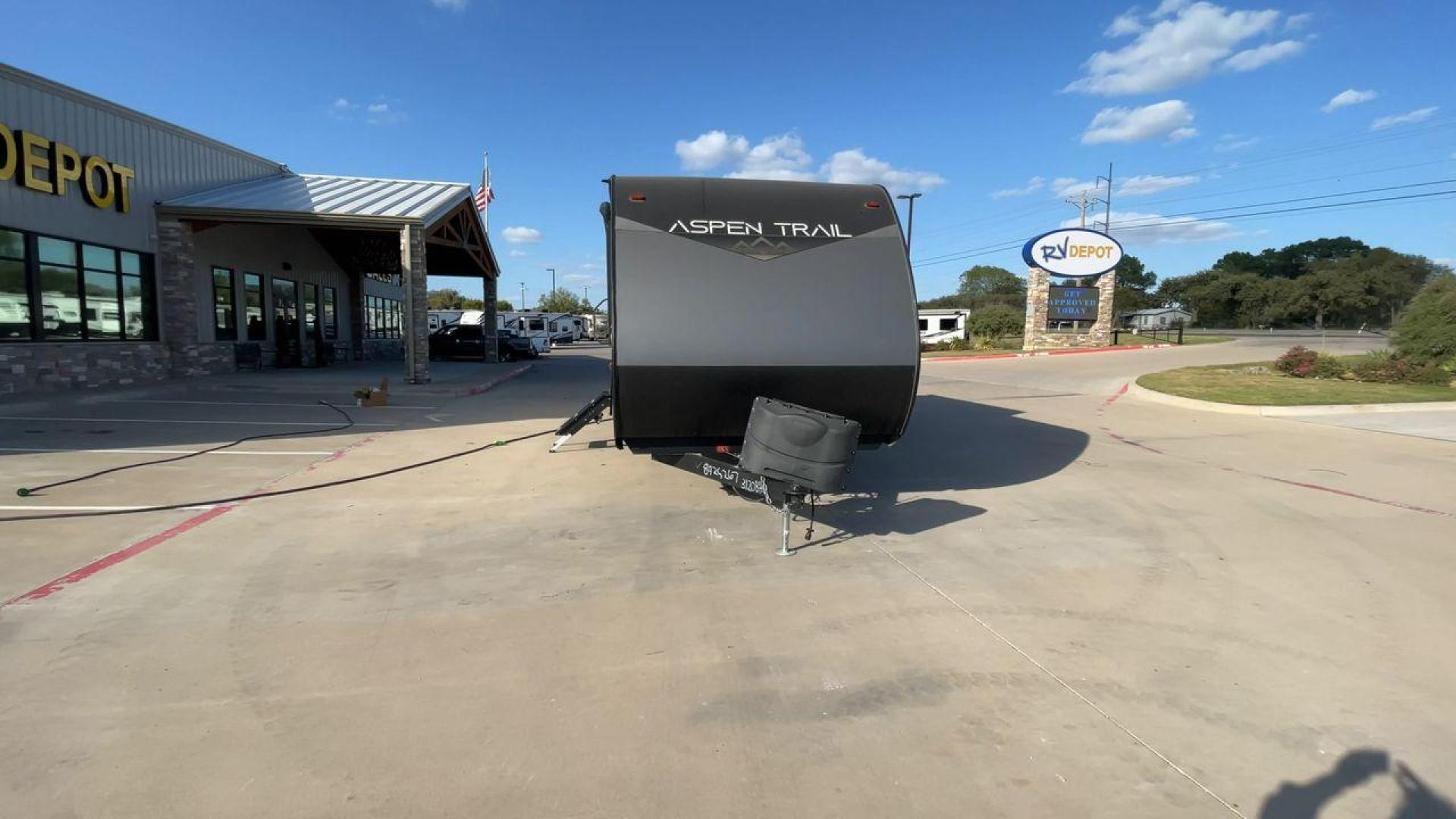 2022 DUTCHMEN ASPEN TRAIL 3120BHS (4YDTATP25N8) , Length: 35.08 ft. | Dry Weight: 6,872 lbs. | Slides: 2 transmission, located at 4319 N Main St, Cleburne, TX, 76033, (817) 678-5133, 32.385960, -97.391212 - The 2022 Dutchmen Aspen Trail 3120BHS is a spacious and family-friendly travel trailer designed for outdoor adventures while providing the comforts of home. With its versatile layout, ample sleeping accommodations, and well-appointed features, this model is perfect for larger families or groups look - Photo#4