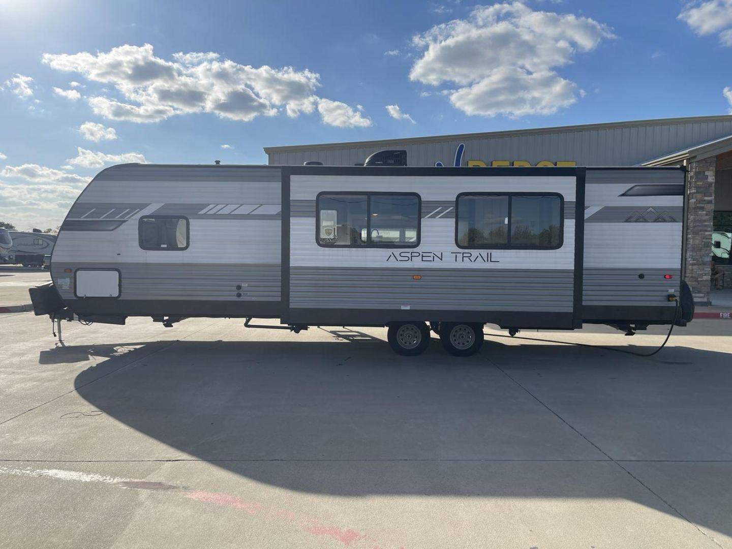 2022 DUTCHMEN ASPEN TRAIL 3120BHS (4YDTATP25N8) , Length: 35.08 ft. | Dry Weight: 6,872 lbs. | Slides: 2 transmission, located at 4319 N Main St, Cleburne, TX, 76033, (817) 678-5133, 32.385960, -97.391212 - The 2022 Dutchmen Aspen Trail 3120BHS is a spacious and family-friendly travel trailer designed for outdoor adventures while providing the comforts of home. With its versatile layout, ample sleeping accommodations, and well-appointed features, this model is perfect for larger families or groups look - Photo#24