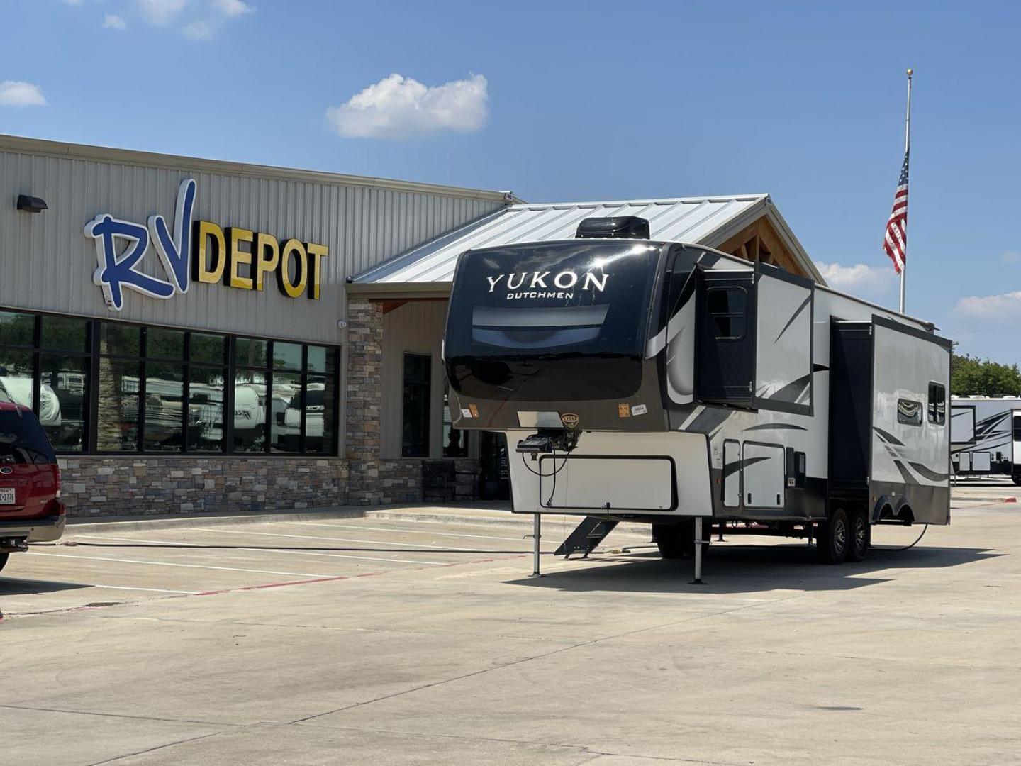 2022 DUTCHMEN YUKON 320RL (4YDFYKR24NZ) , Length: 36.5 ft. | Dry Weight: 12,360 lbs. | Slides: 3 transmission, located at 4319 N Main St, Cleburne, TX, 76033, (817) 678-5133, 32.385960, -97.391212 - The 2022 Dutchmen Yukon 320RL is a stunning blend of elegance and practical design. If indeed caters to people seeking a refined house on wheels. Its 36.5-foot length and three slides provide enough living space while combining comfort and flair. The exterior, with its clean design and sophisticated - Photo#0