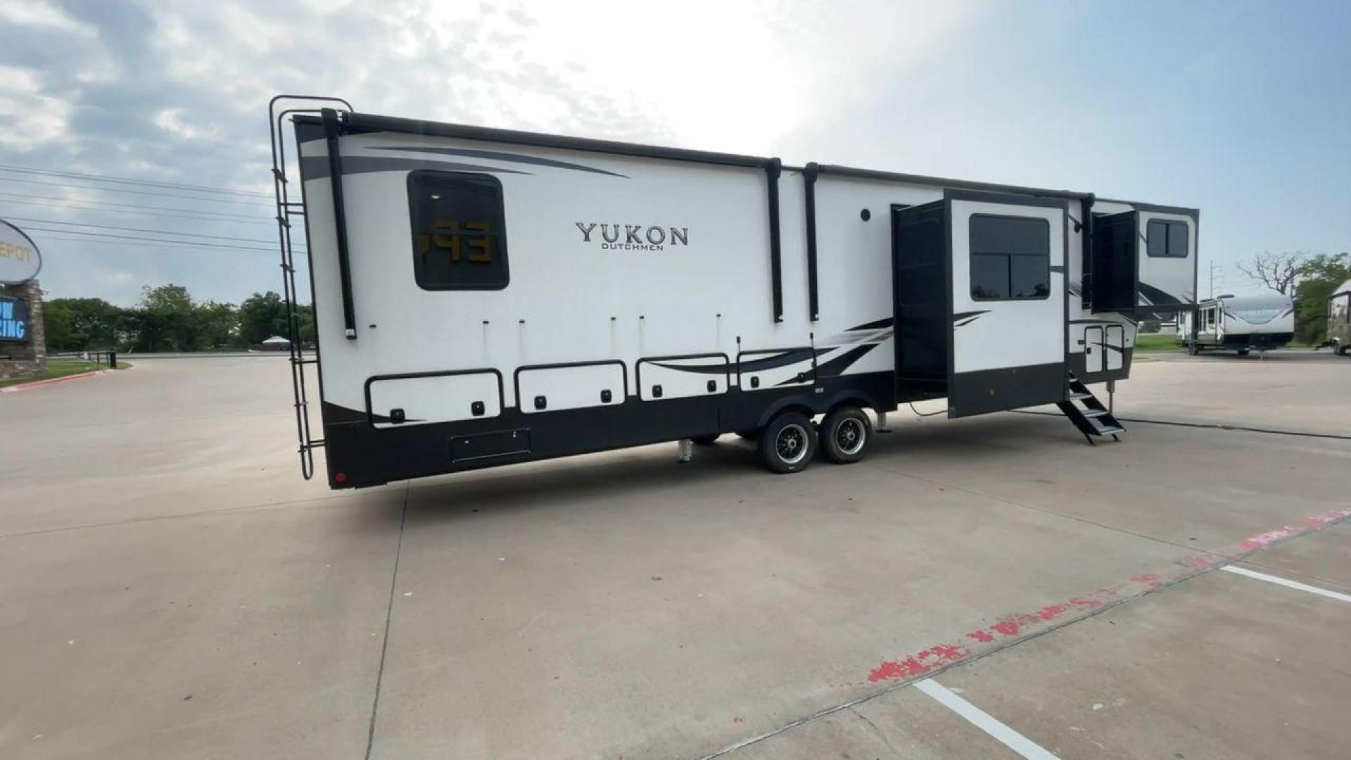 2022 DUTCHMEN YUKON 421FL (4YDFYKW25NZ) , Length: 45.67 ft. | Dry Weight: 15,328 lbs. | Slides: 5 transmission, located at 4319 N Main St, Cleburne, TX, 76033, (817) 678-5133, 32.385960, -97.391212 - Photo#0