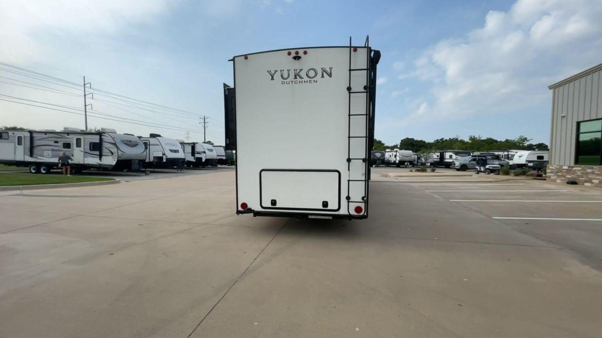 2022 DUTCHMEN YUKON 421FL (4YDFYKW25NZ) , Length: 45.67 ft. | Dry Weight: 15,328 lbs. | Slides: 5 transmission, located at 4319 N Main St, Cleburne, TX, 76033, (817) 678-5133, 32.385960, -97.391212 - Photo#7