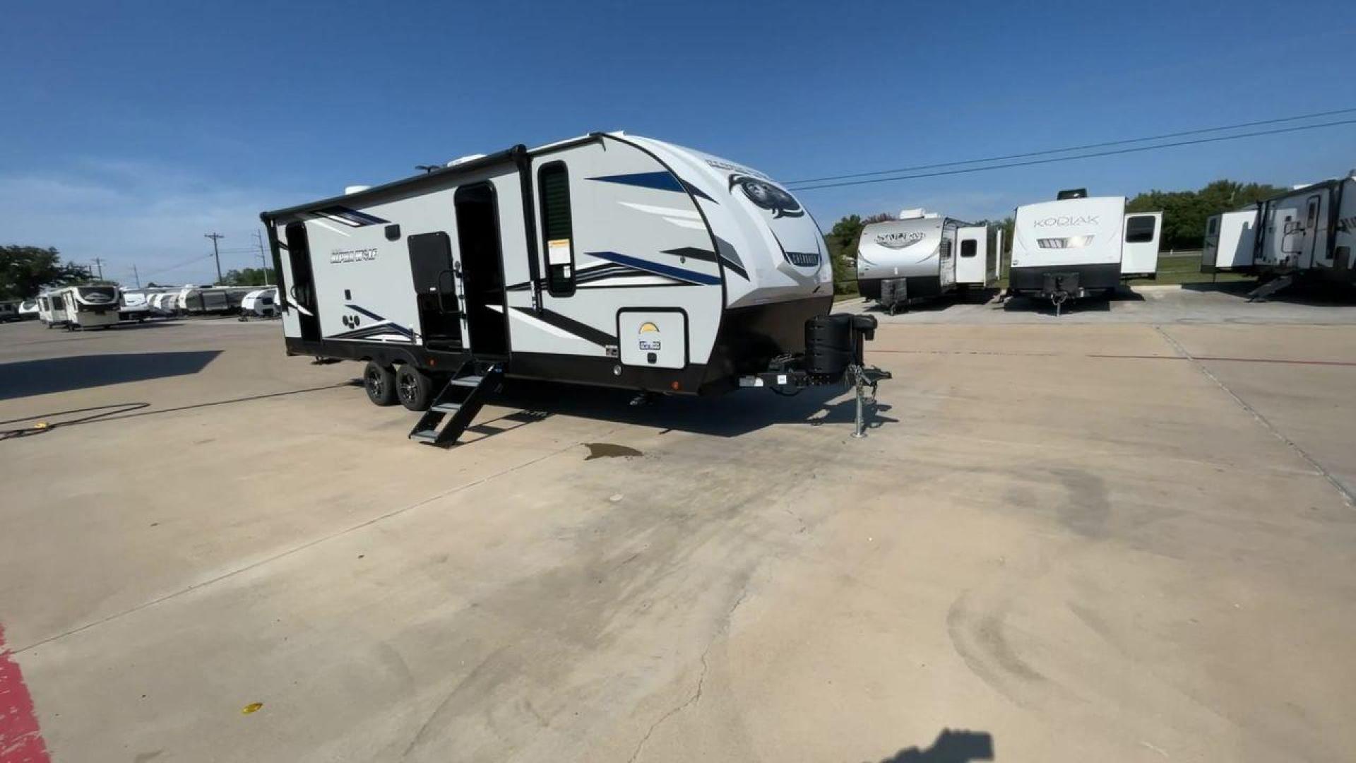 2022 FOREST RIVER ALPHA WOLF 26DBH-L (5ZT2CKRB4N2) , Length: 31.67 ft. | Dry Weight: 5,795 lbs. | Gross Weight: 7,600 lbs. | Slides: 1 transmission, located at 4319 N Main St, Cleburne, TX, 76033, (817) 678-5133, 32.385960, -97.391212 - Photo#3