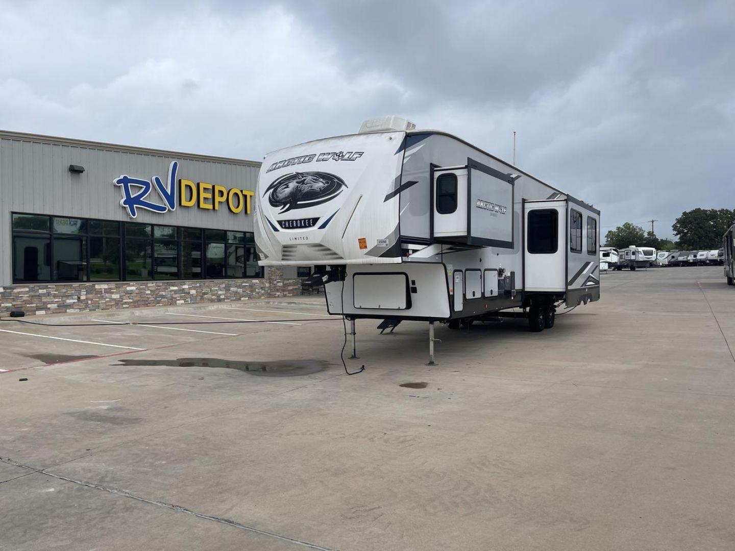 2022 FOREST RIVER ARCTIC WOLF 3770SUIT (5ZT3CK3B5N0) , located at 4319 N Main St, Cleburne, TX, 76033, (817) 678-5133, 32.385960, -97.391212 - Photo#0