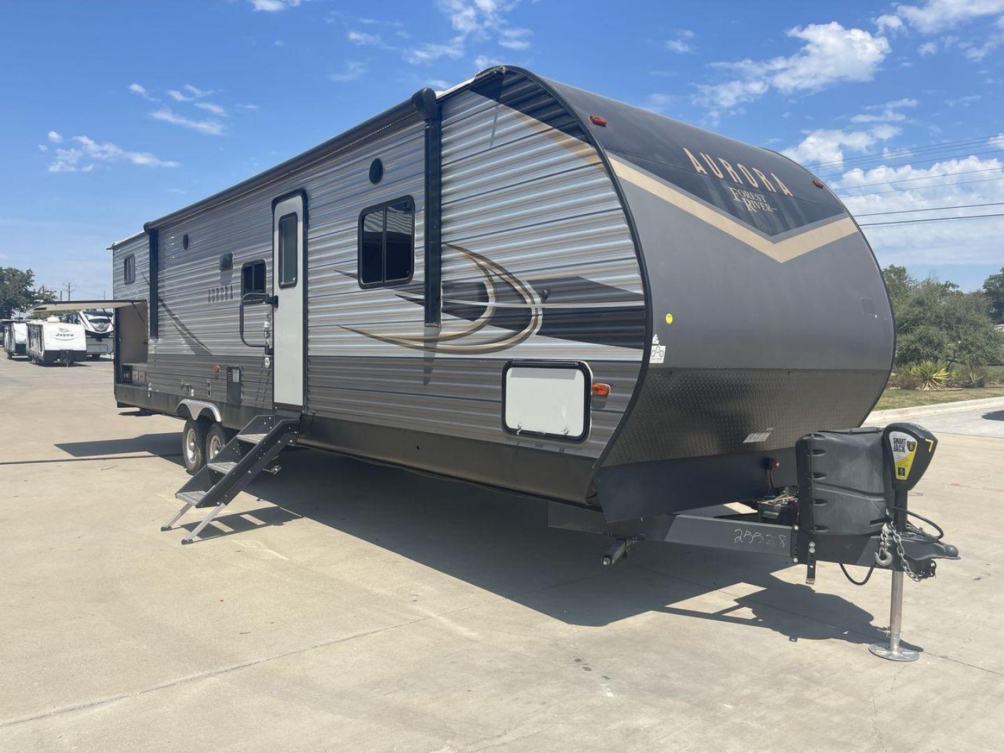 2022 FOREST RIVER AURORA 34BHTS (5ZT2ARZB6NX) , Length: 38 ft. | Dry Weight: 8,666 lbs. | Gross Weight: 10,500 lbs. | Slides: 3 transmission, located at 4319 N Main St, Cleburne, TX, 76033, (817) 678-5133, 32.385960, -97.391212 - Photo#23