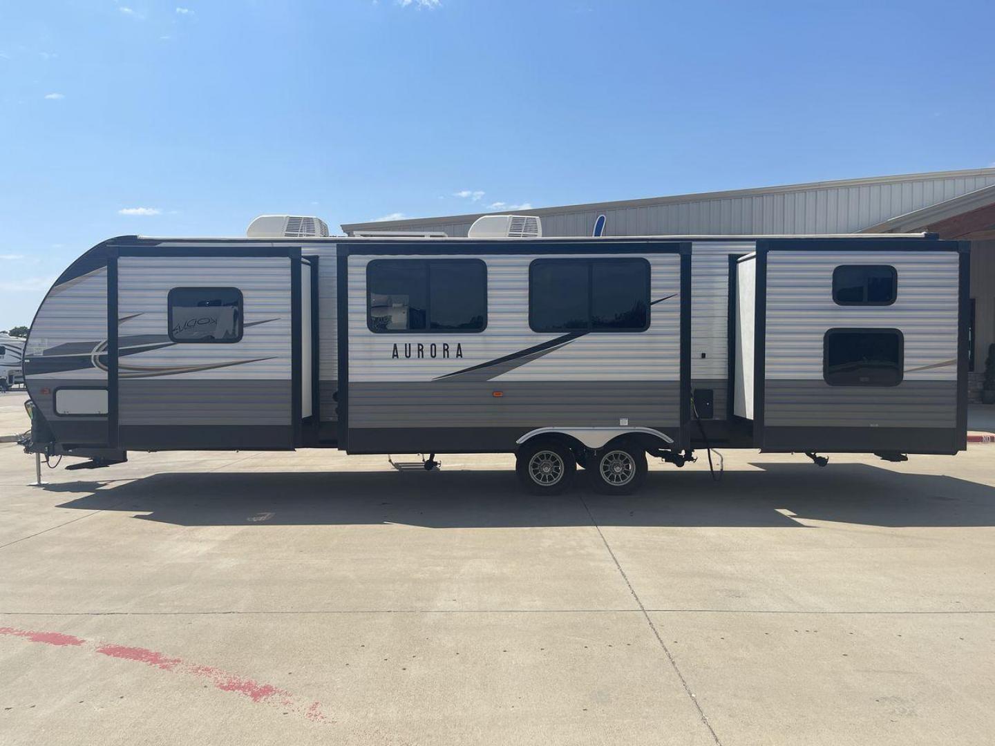 2022 FOREST RIVER AURORA 34BHTS (5ZT2ARZB6NX) , Length: 38 ft. | Dry Weight: 8,666 lbs. | Gross Weight: 10,500 lbs. | Slides: 3 transmission, located at 4319 N Main St, Cleburne, TX, 76033, (817) 678-5133, 32.385960, -97.391212 - Photo#24