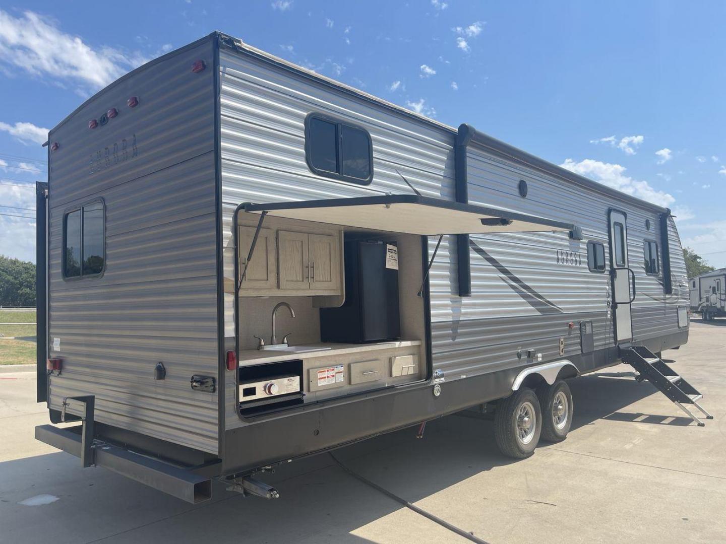 2022 FOREST RIVER AURORA 34BHTS (5ZT2ARZB6NX) , Length: 38 ft. | Dry Weight: 8,666 lbs. | Gross Weight: 10,500 lbs. | Slides: 3 transmission, located at 4319 N Main St, Cleburne, TX, 76033, (817) 678-5133, 32.385960, -97.391212 - Photo#25