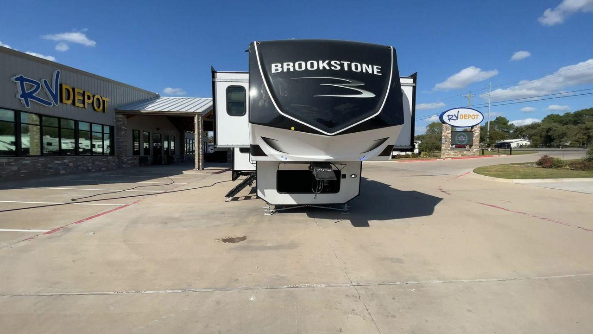 2022 FOREST RIVER BROOKSTONE 344FL (5ZT3BKZB1NA) , Length: 42 ft | Dry Weight: 12,789 lbs. | Gross Weight: 15,000 lbs. | Slides: 5 transmission, located at 4319 N Main St, Cleburne, TX, 76033, (817) 678-5133, 32.385960, -97.391212 - Boasting a spacious and well-designed floor plan, this model stands out for numerous reasons. The Brookstone 344FL is equipped with top-notch amenities, including a fully-equipped kitchen with stainless steel appliances and solid surface countertops. Its four slide-outs ensure maximum interior space - Photo#4