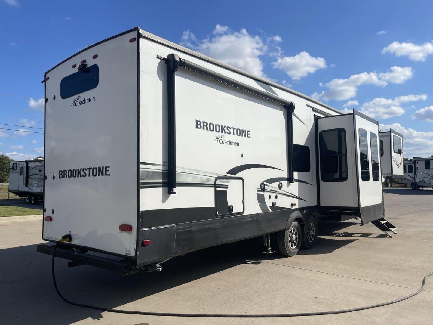 2022 FOREST RIVER BROOKSTONE 344FL (5ZT3BKZB1NA) , Length: 42 ft | Dry Weight: 12,789 lbs. | Gross Weight: 15,000 lbs. | Slides: 5 transmission, located at 4319 N Main St, Cleburne, TX, 76033, (817) 678-5133, 32.385960, -97.391212 - Boasting a spacious and well-designed floor plan, this model stands out for numerous reasons. The Brookstone 344FL is equipped with top-notch amenities, including a fully-equipped kitchen with stainless steel appliances and solid surface countertops. Its four slide-outs ensure maximum interior space - Photo#24