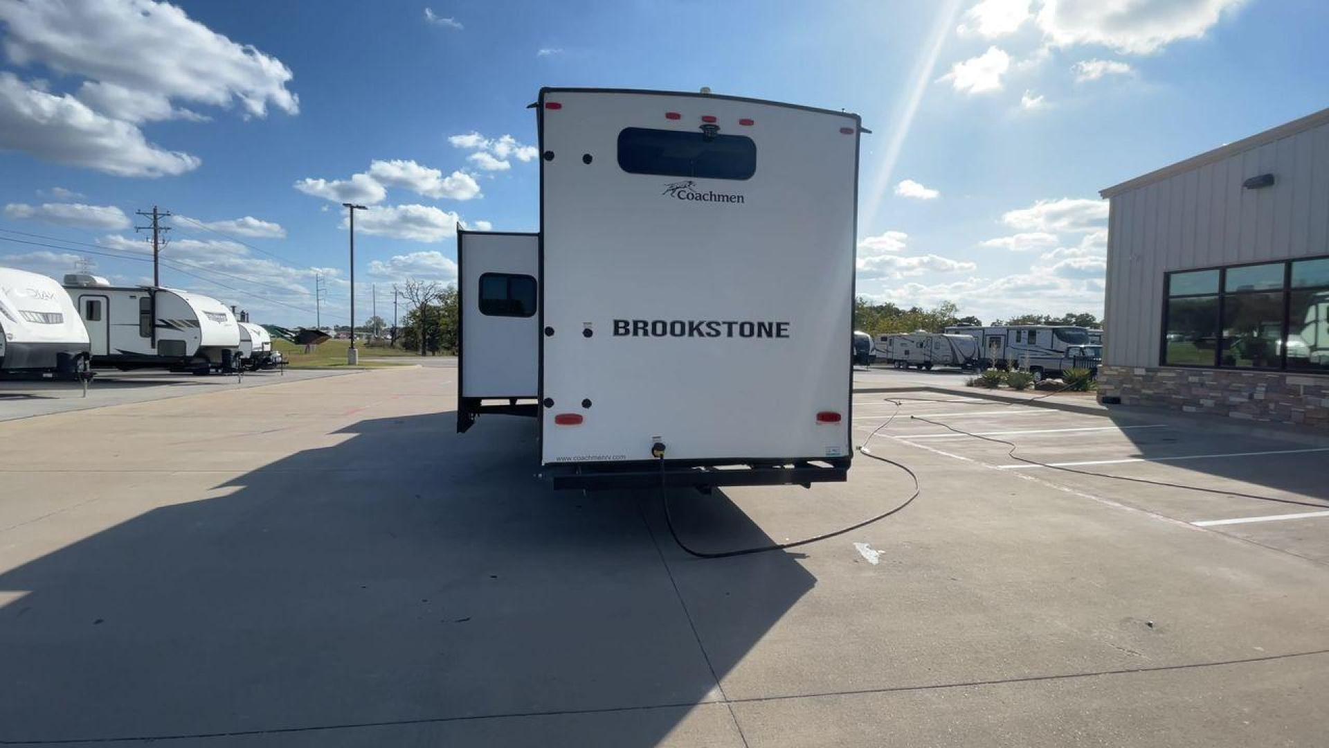 2022 FOREST RIVER BROOKSTONE 344FL (5ZT3BKZB1NA) , Length: 42 ft | Dry Weight: 12,789 lbs. | Gross Weight: 15,000 lbs. | Slides: 5 transmission, located at 4319 N Main St, Cleburne, TX, 76033, (817) 678-5133, 32.385960, -97.391212 - Boasting a spacious and well-designed floor plan, this model stands out for numerous reasons. The Brookstone 344FL is equipped with top-notch amenities, including a fully-equipped kitchen with stainless steel appliances and solid surface countertops. Its four slide-outs ensure maximum interior space - Photo#8