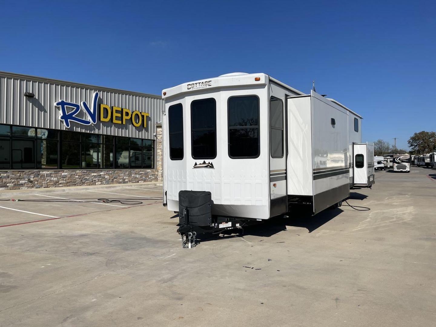 2022 FOREST RIVER CEDAR CREEK 40CDL (4X4TCRS29NS) , Length: 40.67 ft. | Dry Weight: 11,954 lbs. | Gross Weight: 13,615 lbs. | Slides: 3 transmission, located at 4319 N Main St, Cleburne, TX, 76033, (817) 678-5133, 32.385960, -97.391212 - Looking for a new trailer home for you and your family? Have a look at this 2022 Forest River Cedar Creek 40CDL! This destination trailer measures over 40 ft. in length and 12.83 ft. in height. It has a dry weight of 11,954 lbs. and a GVWR of 13,615 lbs. It offers a spacious and cozy interior that m - Photo#0