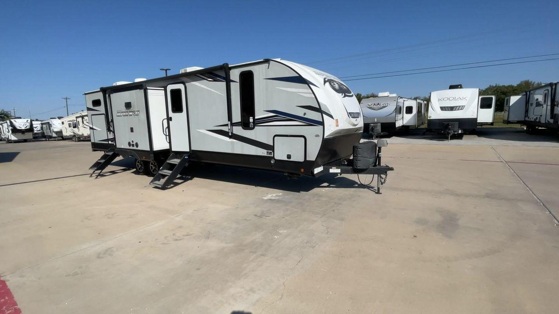 2022 FOREST RIVER CHEROKEE 33BH-L (5ZT2CKYBXN2) , Length: 37.33 ft. | Dry Weight: 7,986 lbs. | Gross Weight: 9,863 lbs. | Slides: 2 transmission, located at 4319 N Main St, Cleburne, TX, 76033, (817) 678-5133, 32.385960, -97.391212 - The 2022 Forest River Cherokee Alpha Wolf 33BH-L showcases a modern and sleek exterior which is perfectly built for extended road adventures. Measuring 37.33 feet in length, it features a two-tone gray and black color scheme with sharp, angular graphics that give it a contemporary, aggressive look. - Photo#3