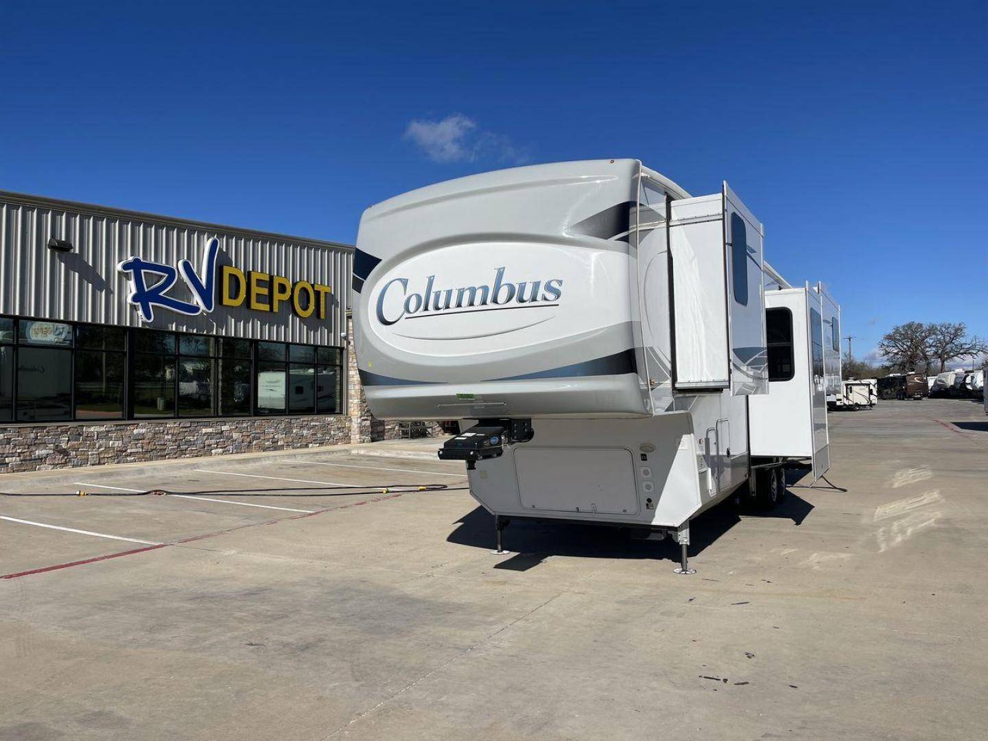 2022 FOREST RIVER COLUMBUS 1492 388FK (4X4FCMR22N6) , Length: 41.17 ft. | Dry Weight: 13,744 lbs. | Gross Weight: 16,743 lbs. | Slides: 6 transmission, located at 4319 N Main St, Cleburne, TX, 76033, (817) 678-5133, 32.385960, -97.391212 - The Columbus 388FK is designed to maximize space and comfort. Multiple slide-outs (a total of six) create an expansive living area featuring a plush sofa, theater-style seating, and an electric fireplace that sets the stage for relaxation and entertainment. Equipped with high-end appliances, includi - Photo#0