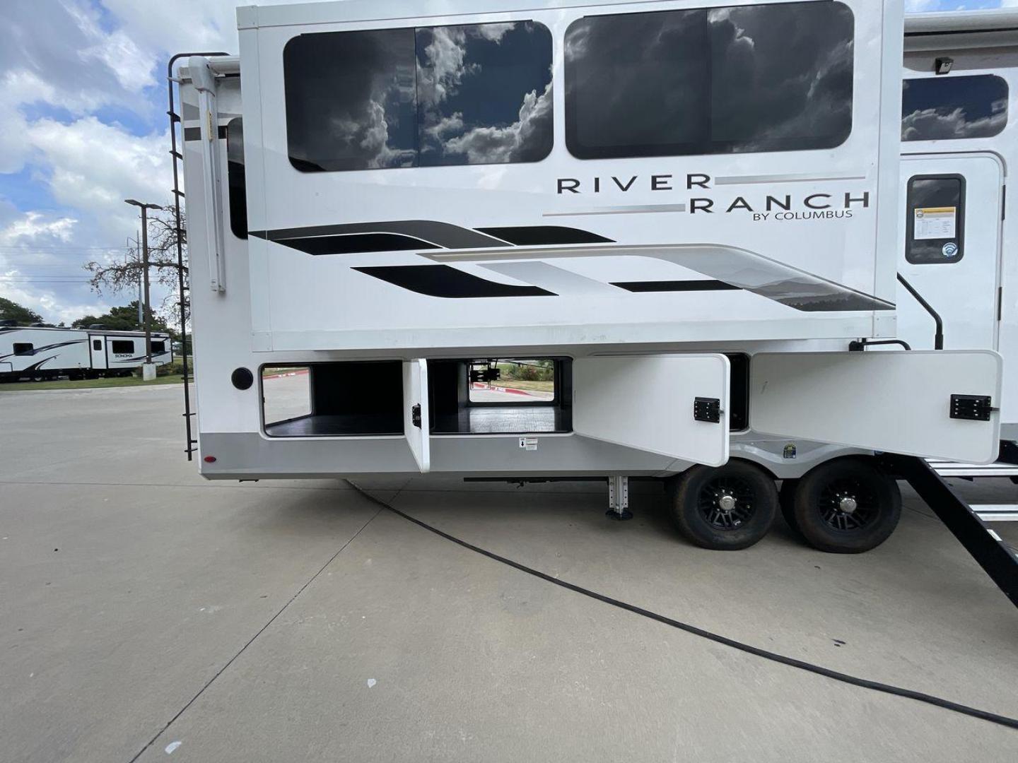 2022 FOREST RIVER COLUMBUS RIVER RANCH (4X4FCMR21N6) , Length: 42 ft. | Dry Weight: 13,944 lbs. | Gross Weight: 17,999 lbs. | Slides: 4 transmission, located at 4319 N Main St, Cleburne, TX, 76033, (817) 678-5133, 32.385960, -97.391212 - Step inside the 2022 Forest River Columbus River Ranch 390RL to experience luxury and comfort. With a dry weight of 13,944 pounds and a gross weight of 17,999 pounds, this 42-foot fifth wheel is ideal for those looking for the best in RV living. It has four huge slides that expand to offer a roomy i - Photo#25